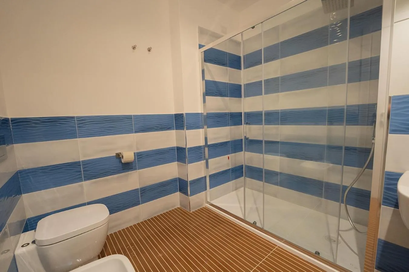 Shower in P.C. Boutique H. LifeStyle, Napoli Centro, by ClaPa Group Dislocated Hospitality