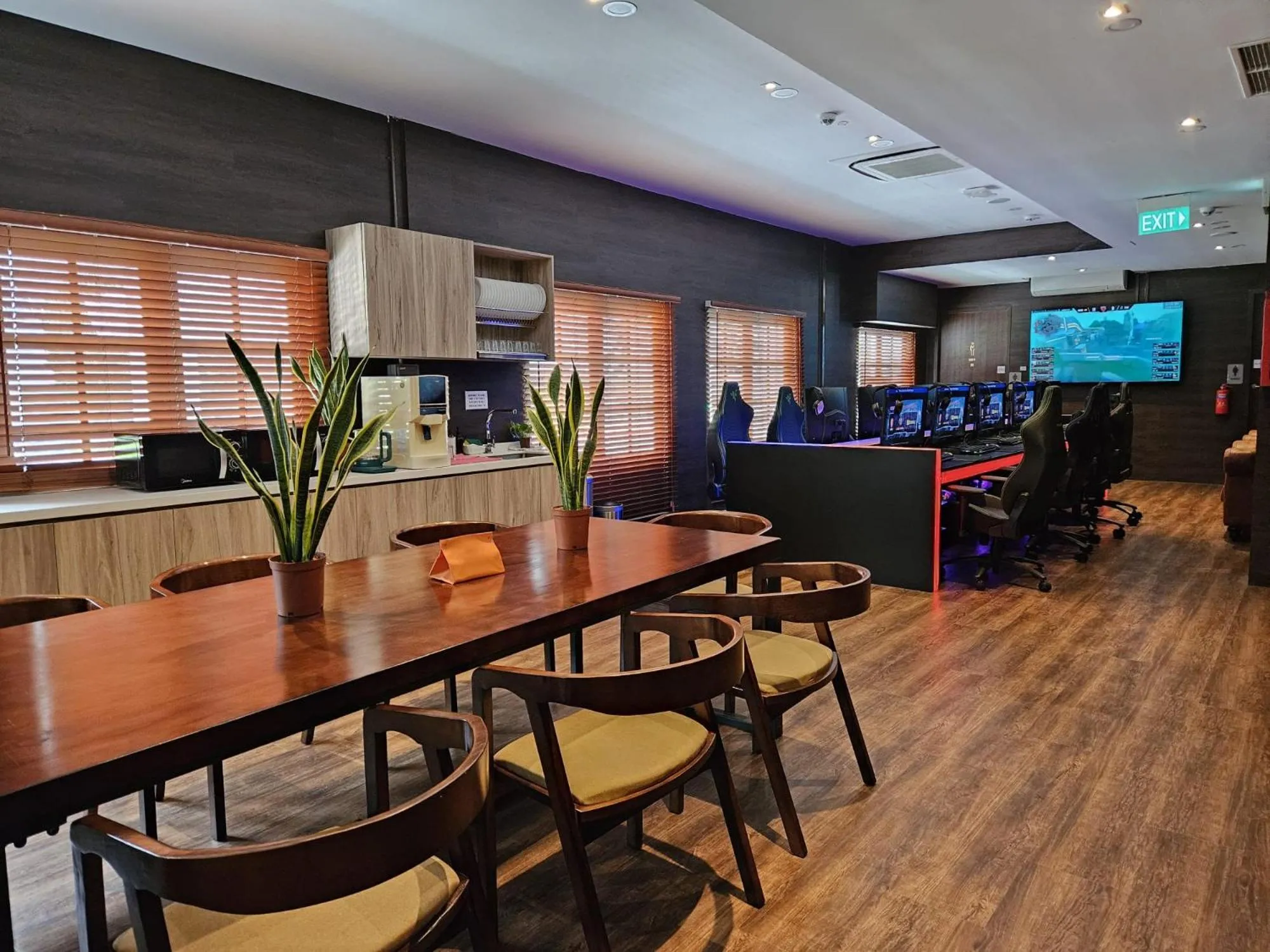 Communal lounge/ TV room in Arena eSports Hotel @ Bugis Village