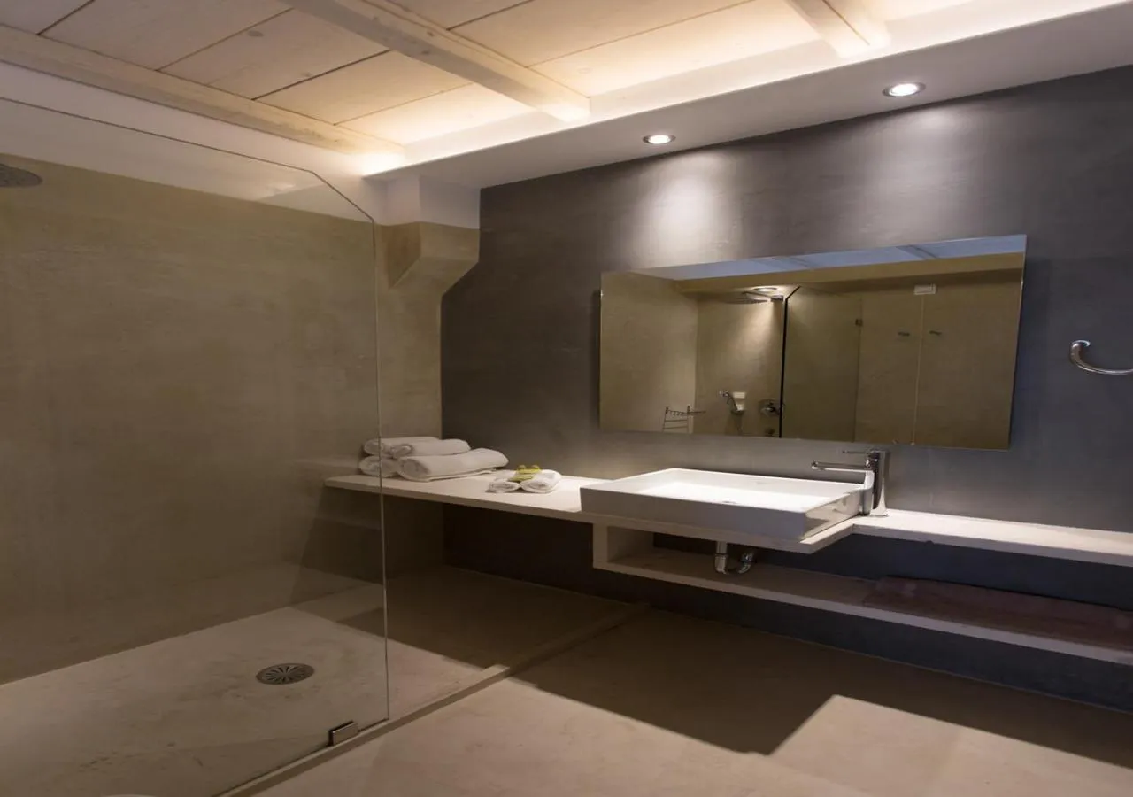 Bathroom in Princess Of Naxos