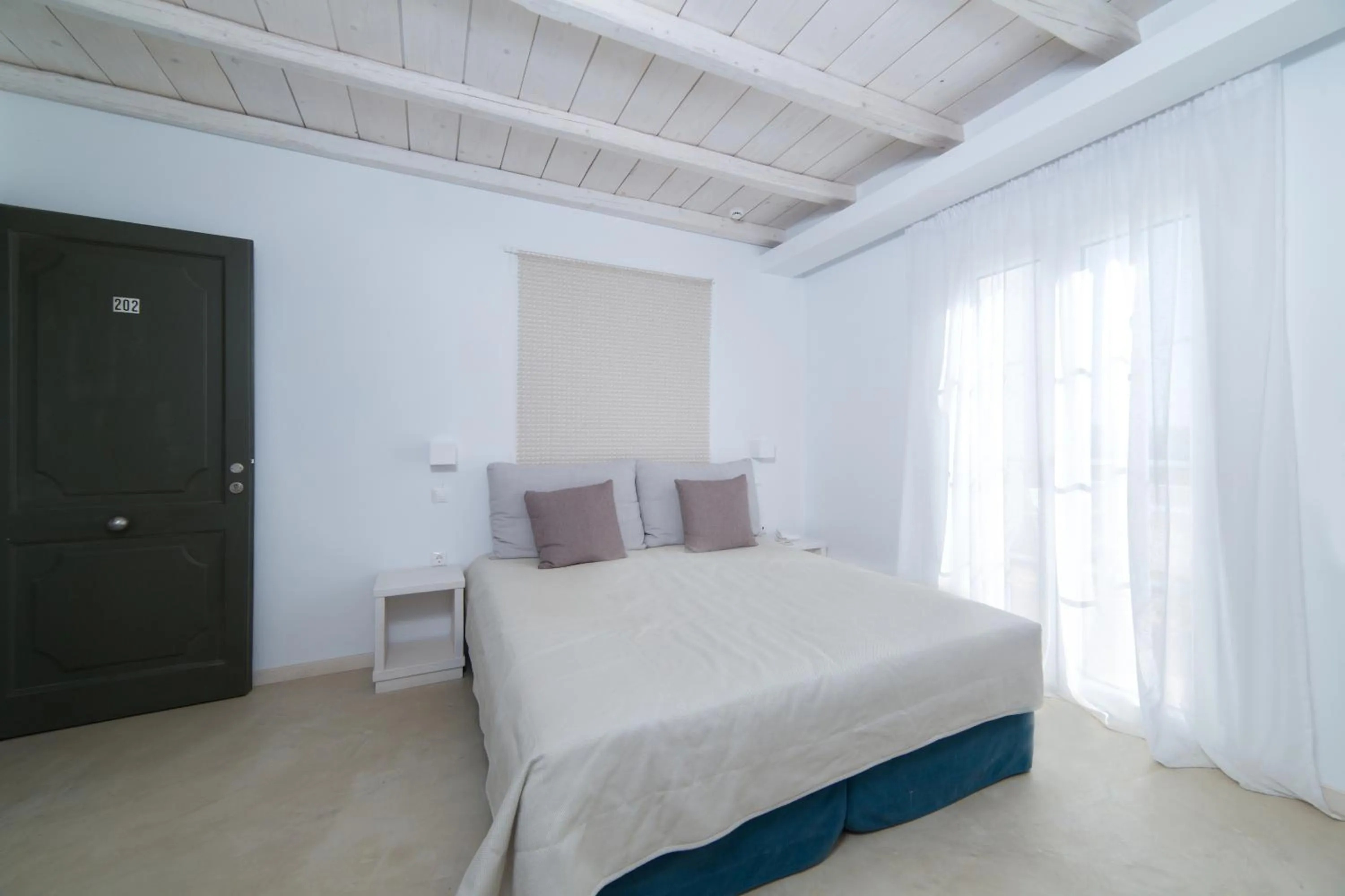Photo of the whole room, Bed in Princess Of Naxos