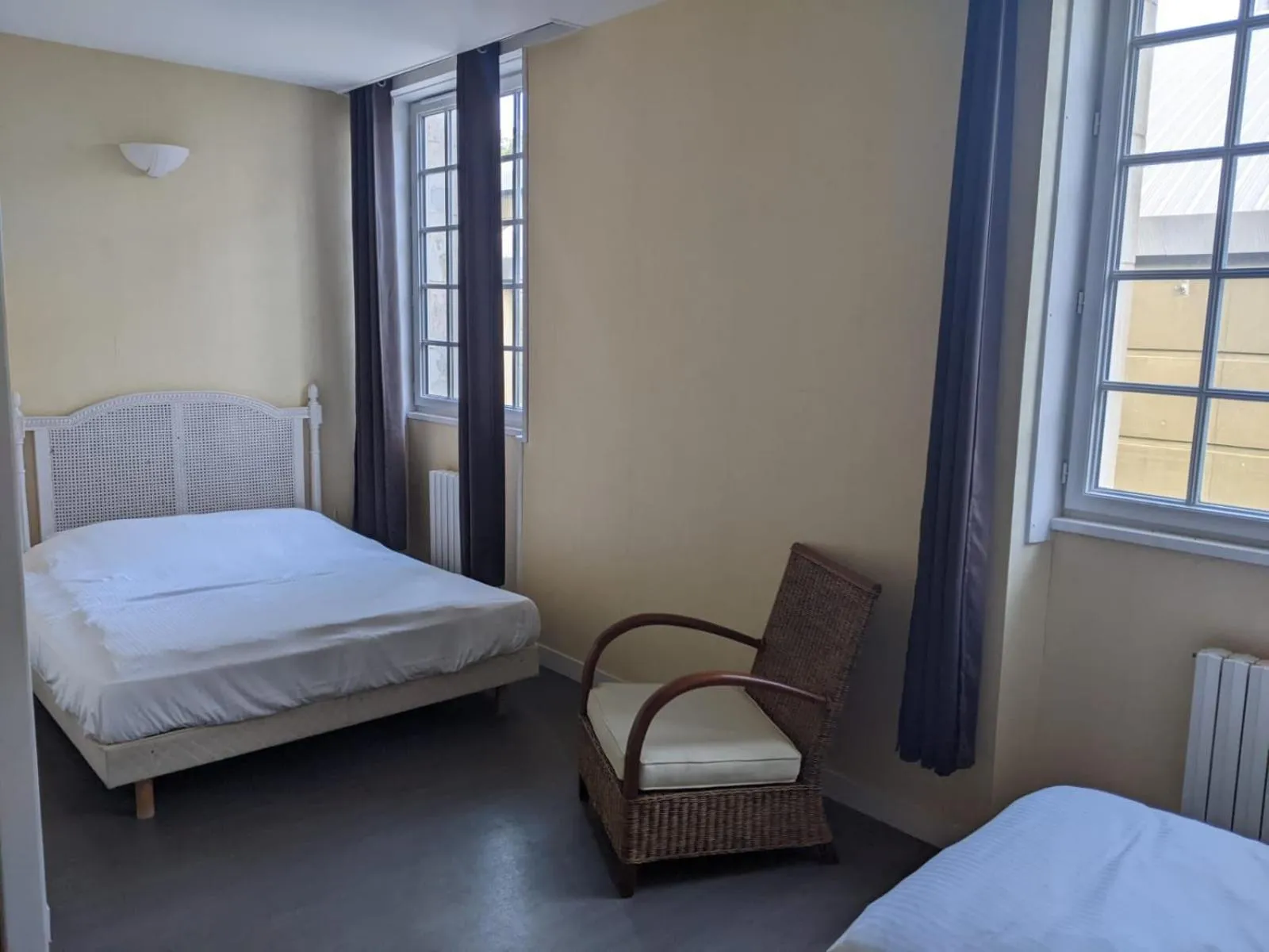 Bedroom, Bed in L'Autre Lieu