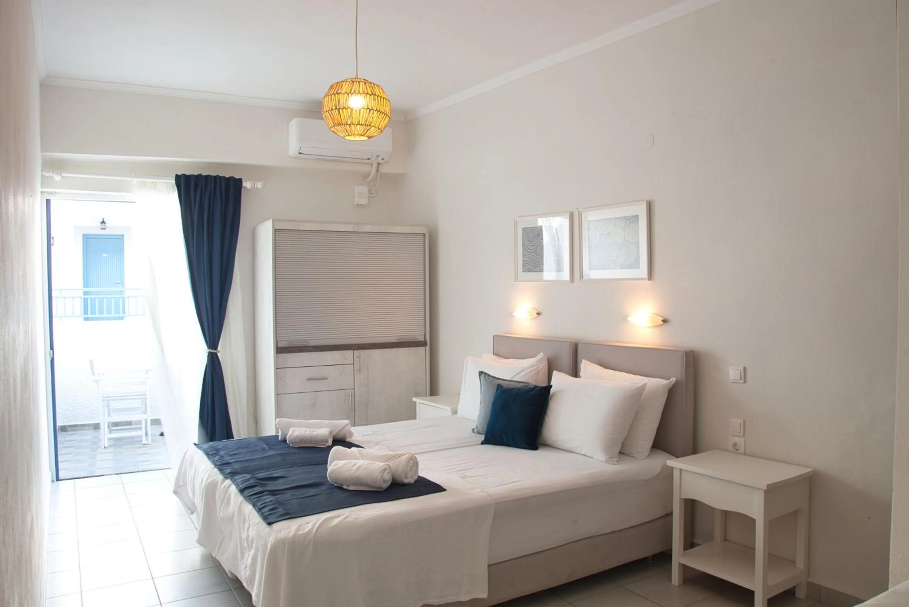 Photo of the whole room, Bed in The Milos