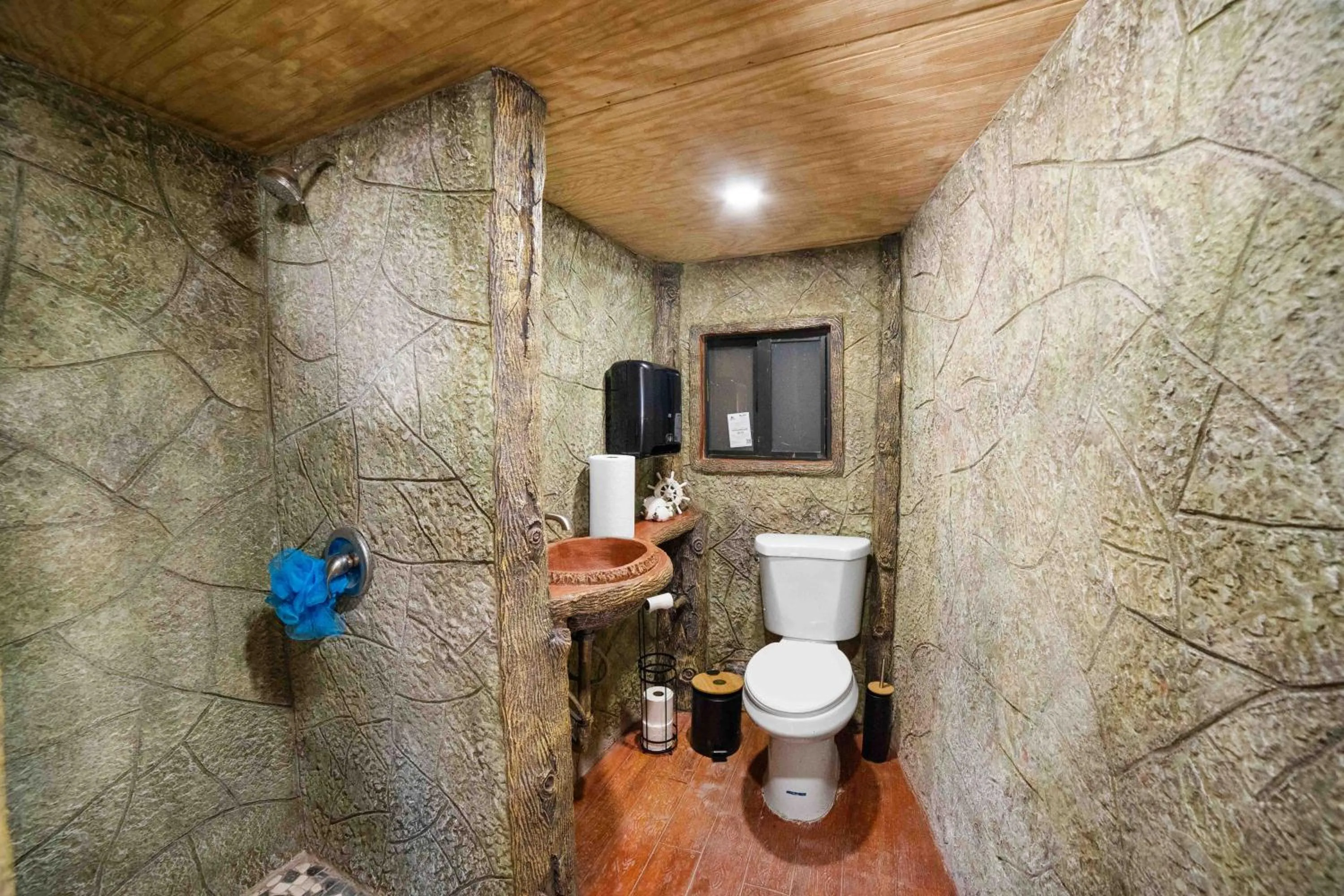 Shower in Barnacle Bed and Breakfast