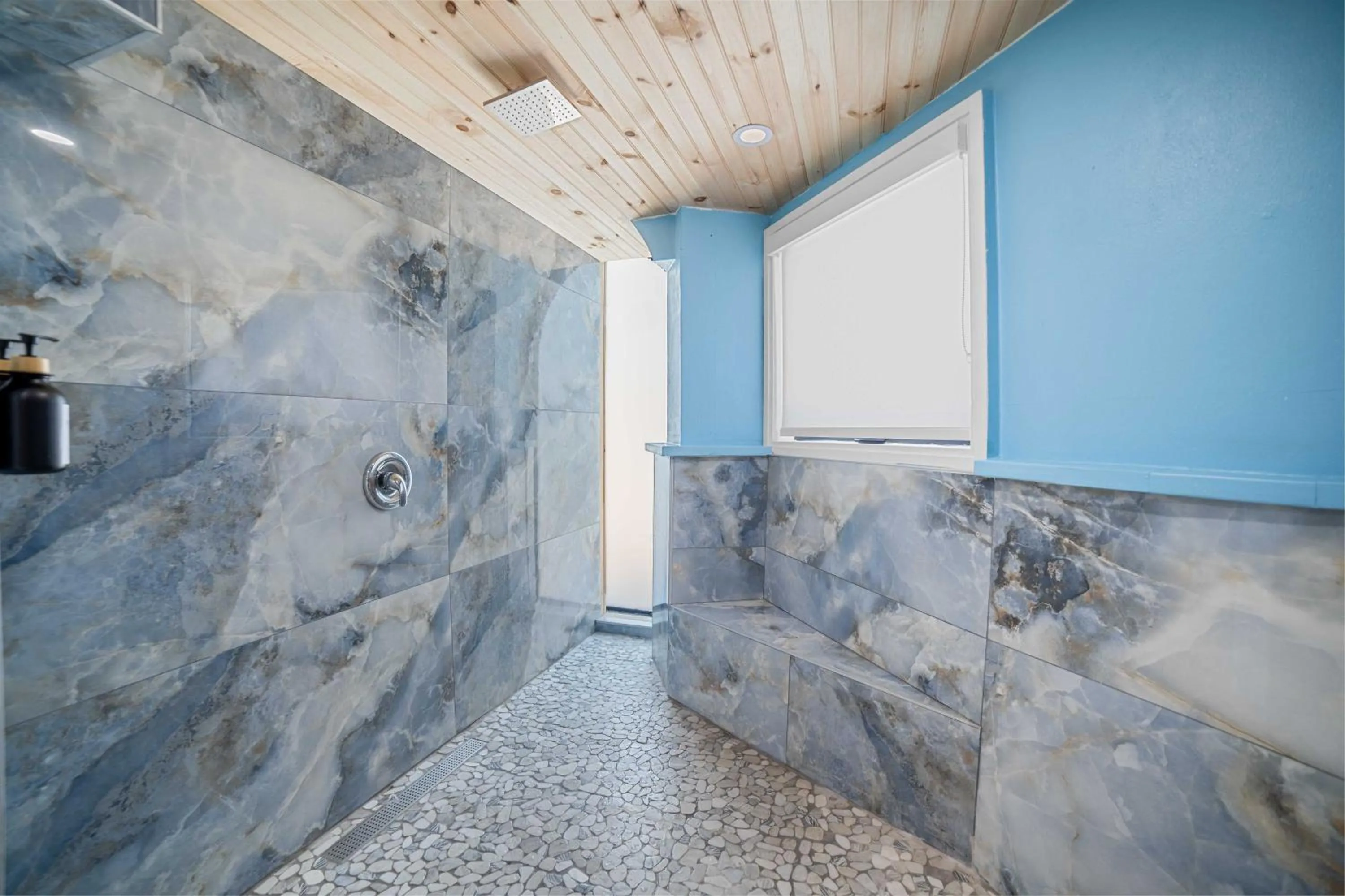 Bathroom in Barnacle Bed and Breakfast