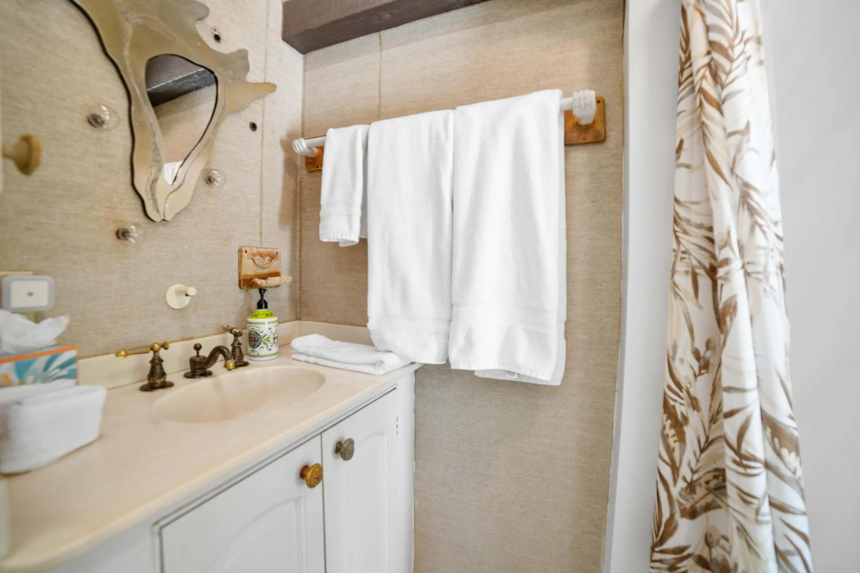 Bathroom in Barnacle Bed and Breakfast