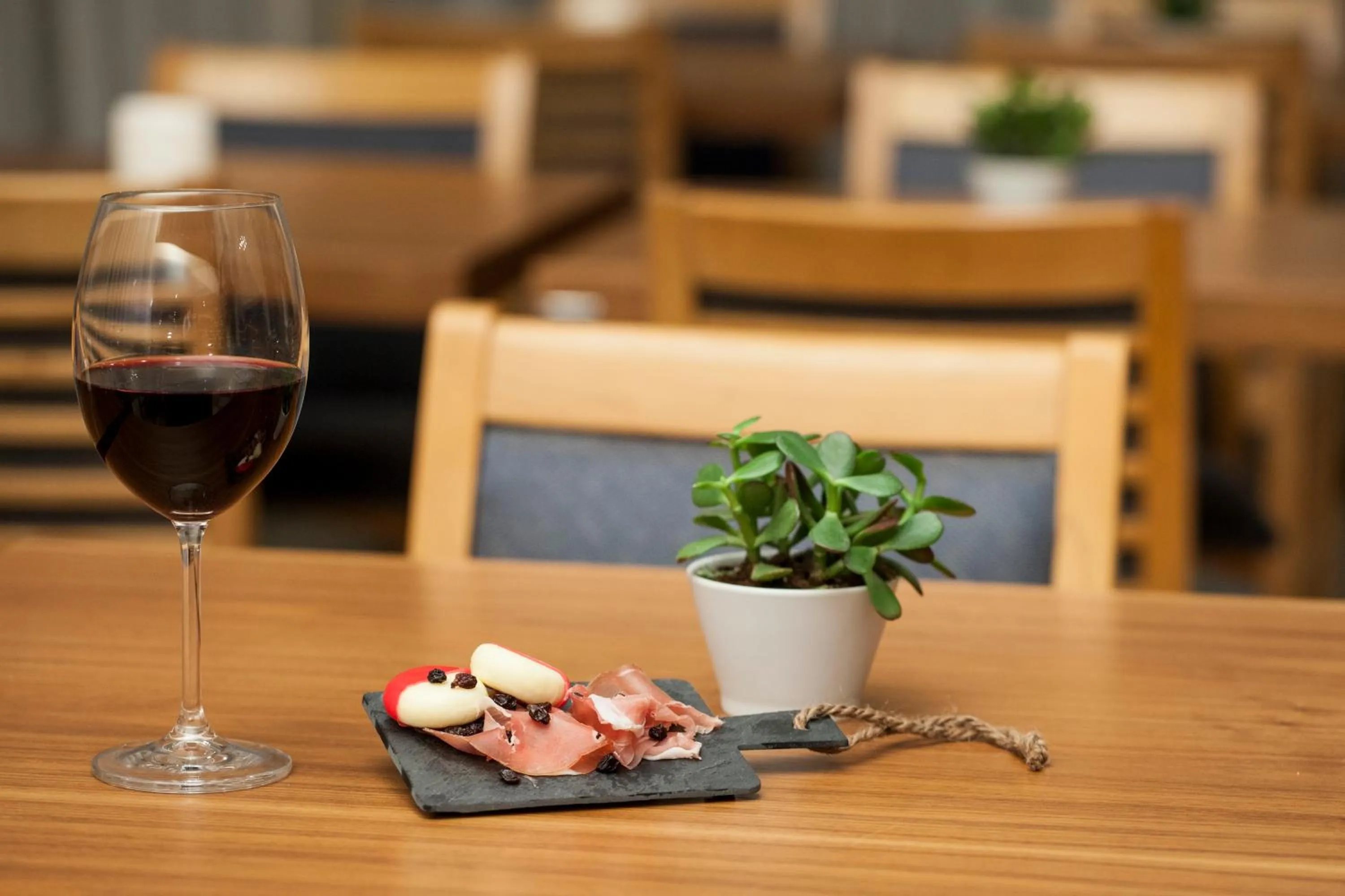 Communal lounge/ TV room in Telioni Hotel