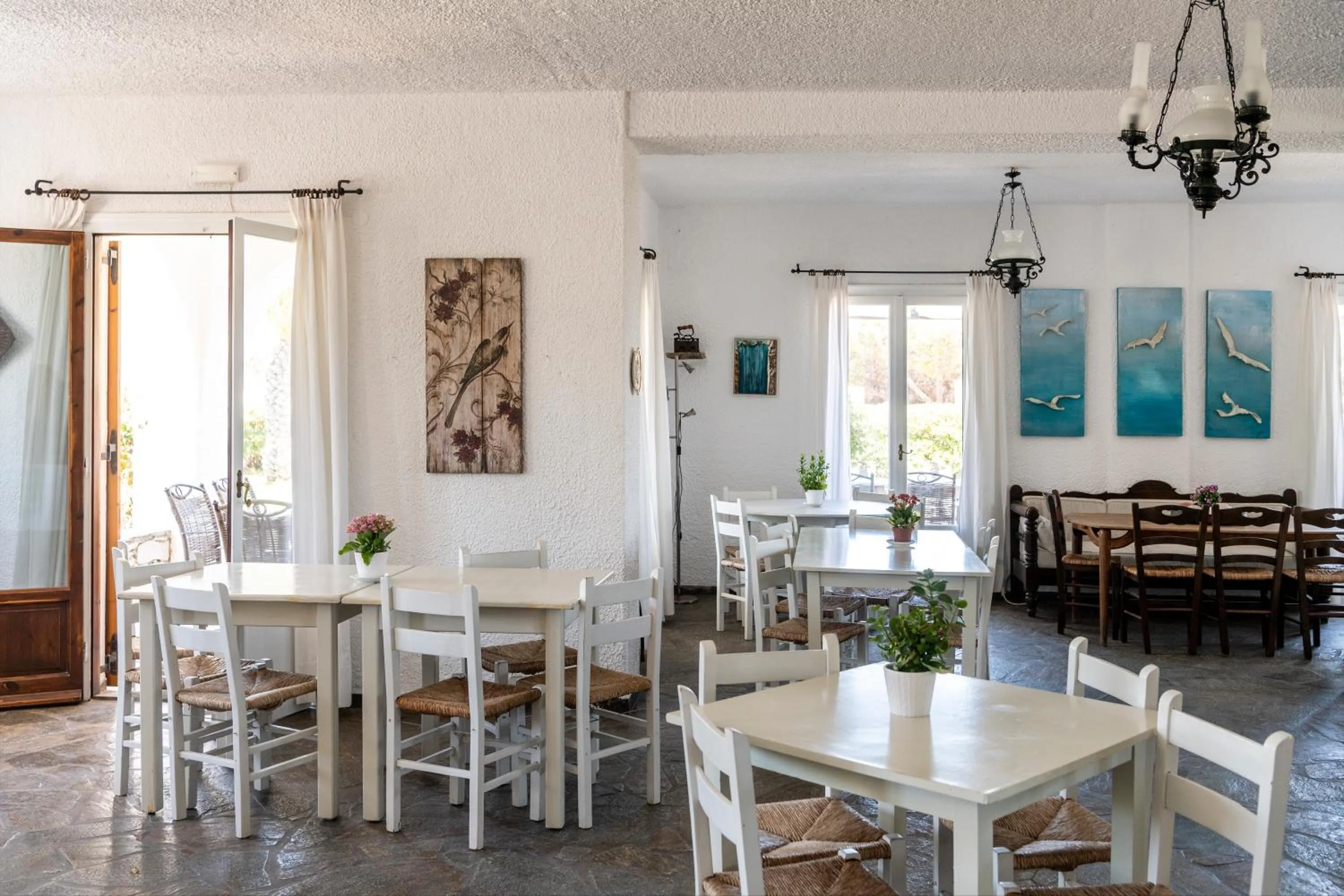 Restaurant/places to eat in Hotel Swiss Home