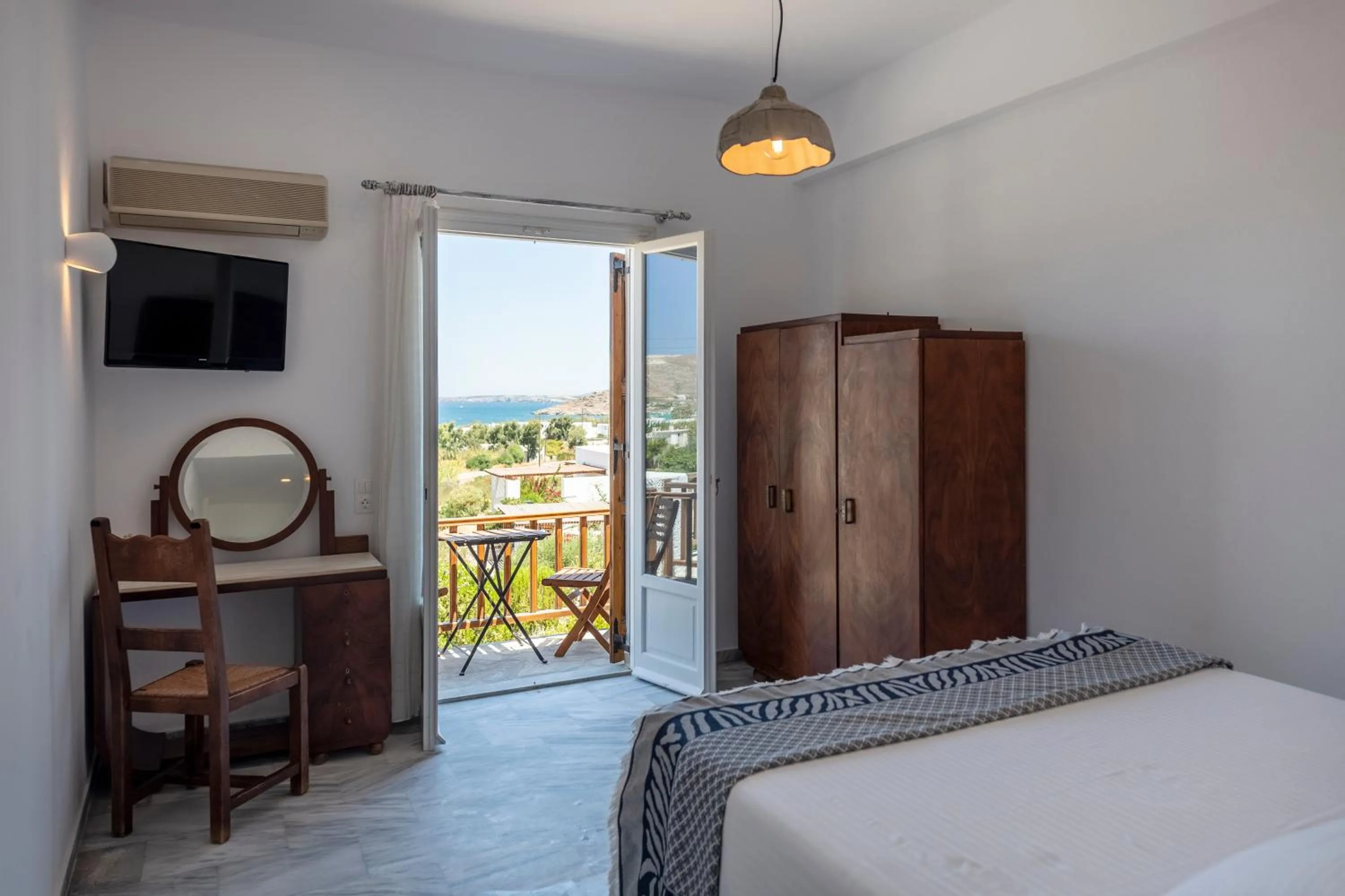 View (from property/room), Bed in Hotel Swiss Home