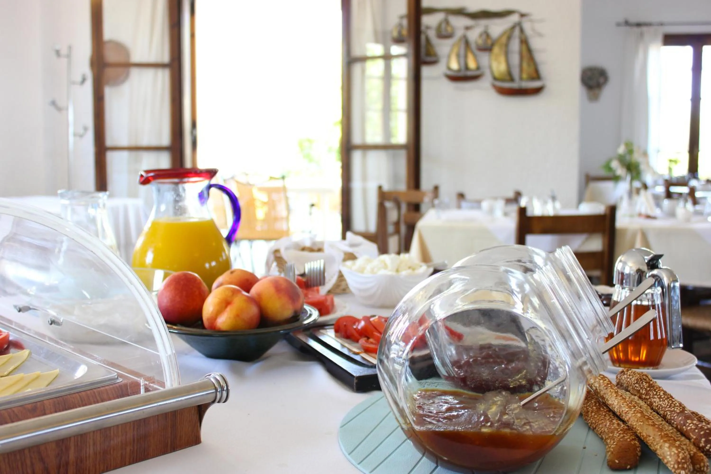 Restaurant/places to eat in Hotel Swiss Home