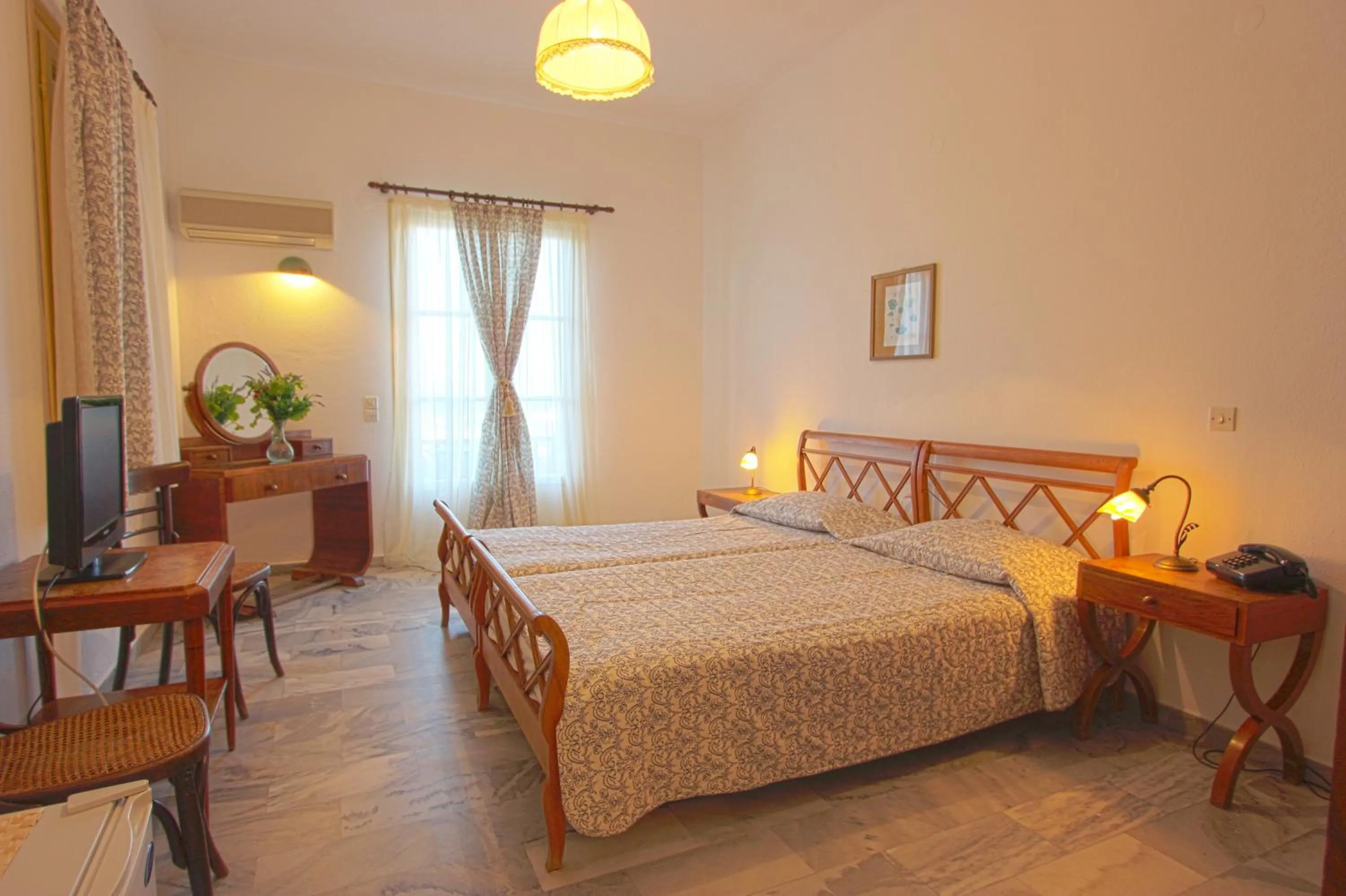 Photo of the whole room, Bed in Hotel Swiss Home