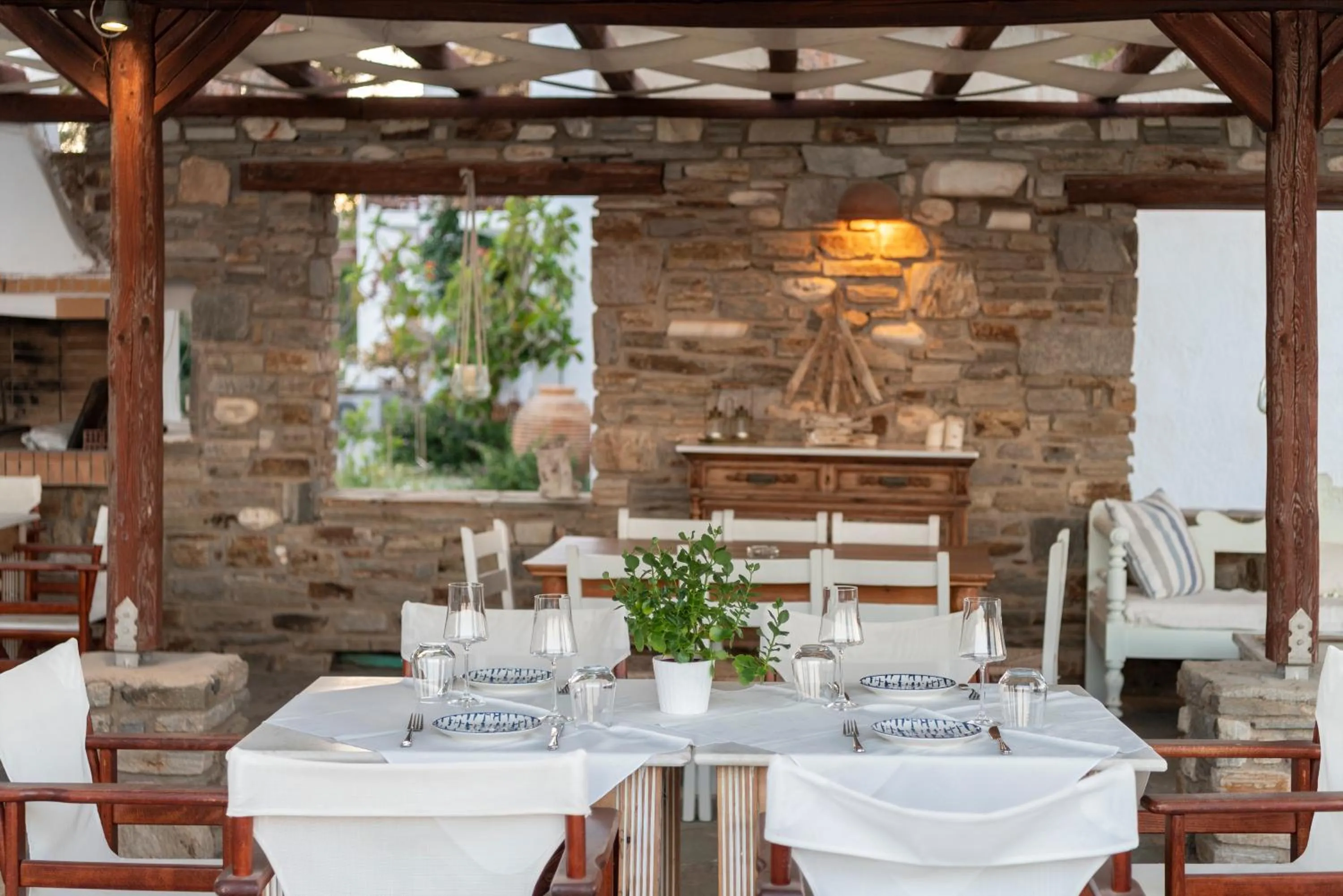 Restaurant/places to eat in Hotel Swiss Home