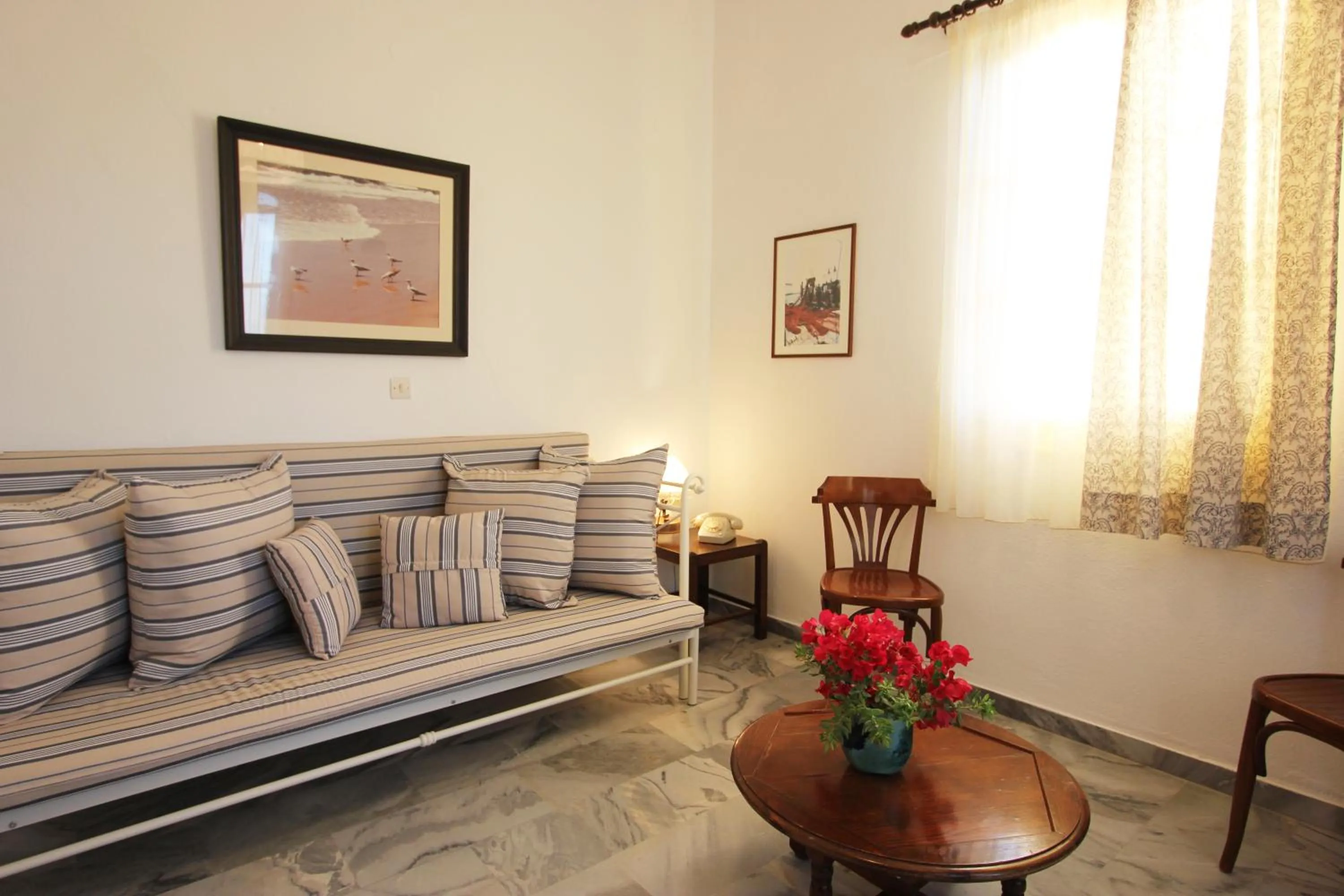 Seating area in Hotel Swiss Home