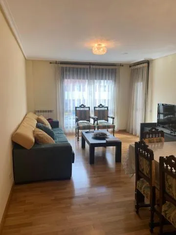 Living room in Logroño: Piso con Garaje y Piscina.