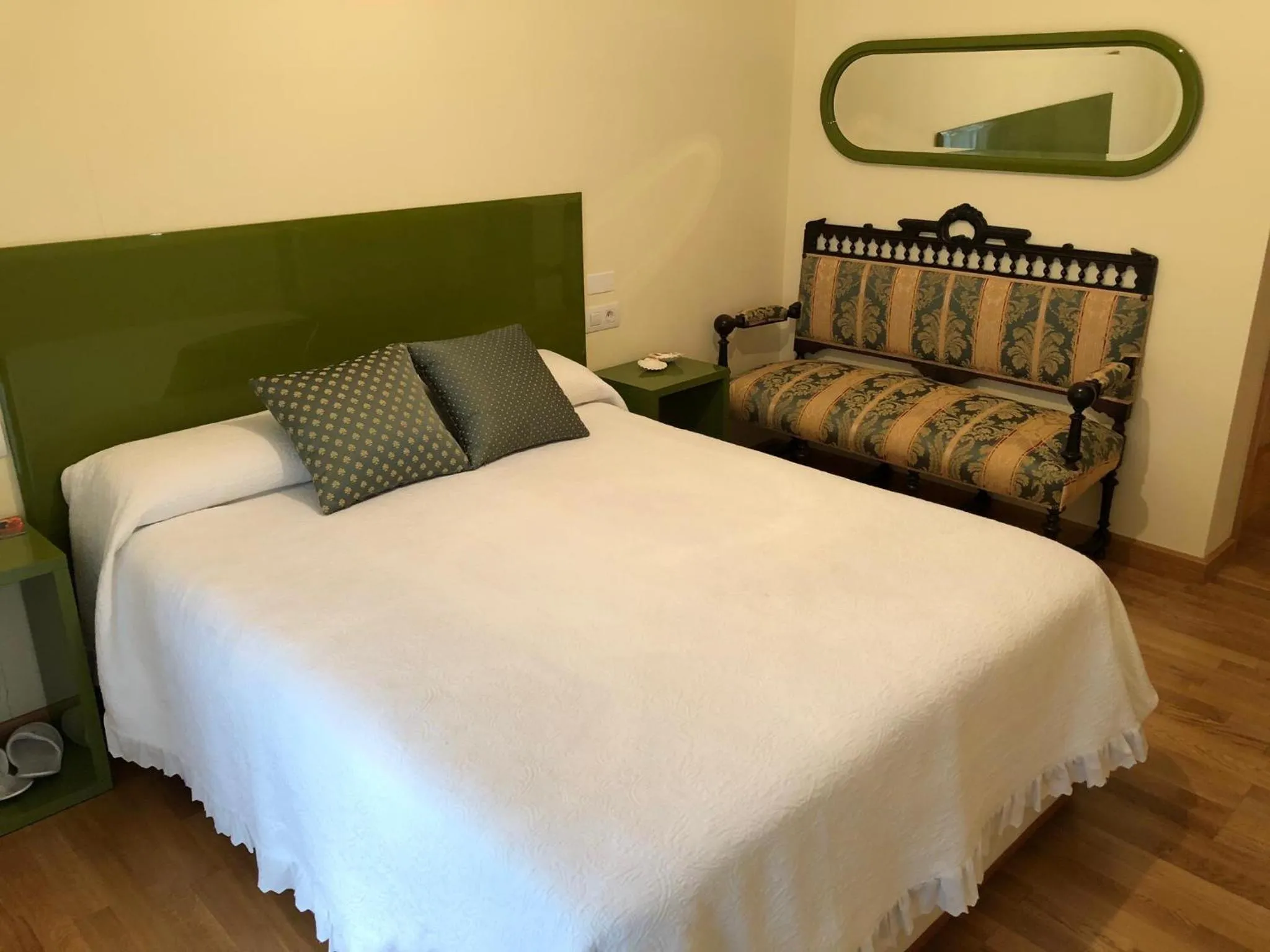 Bedroom, Bed in Logroño: Piso con Garaje y Piscina.
