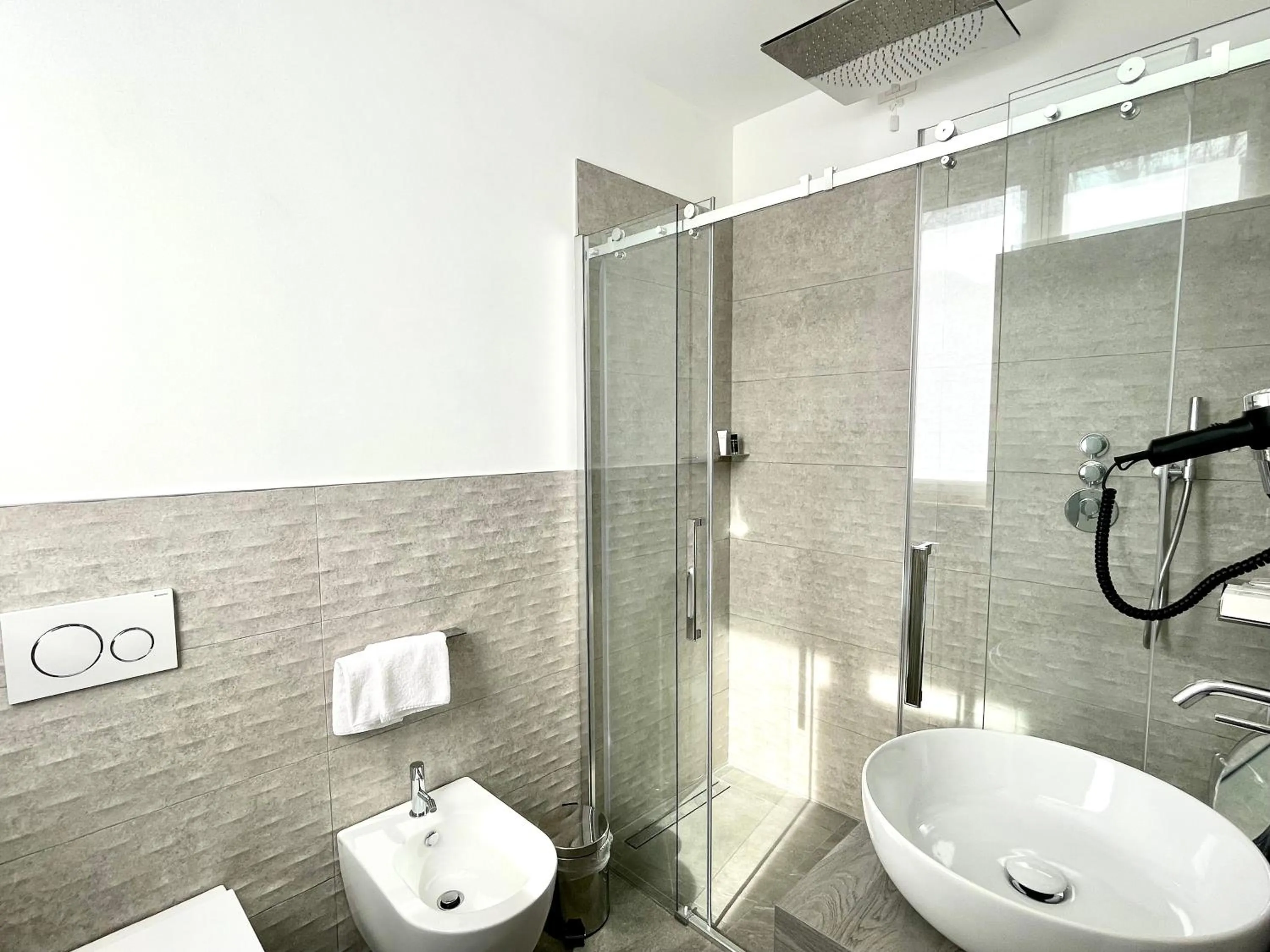 Shower in Le Muraine