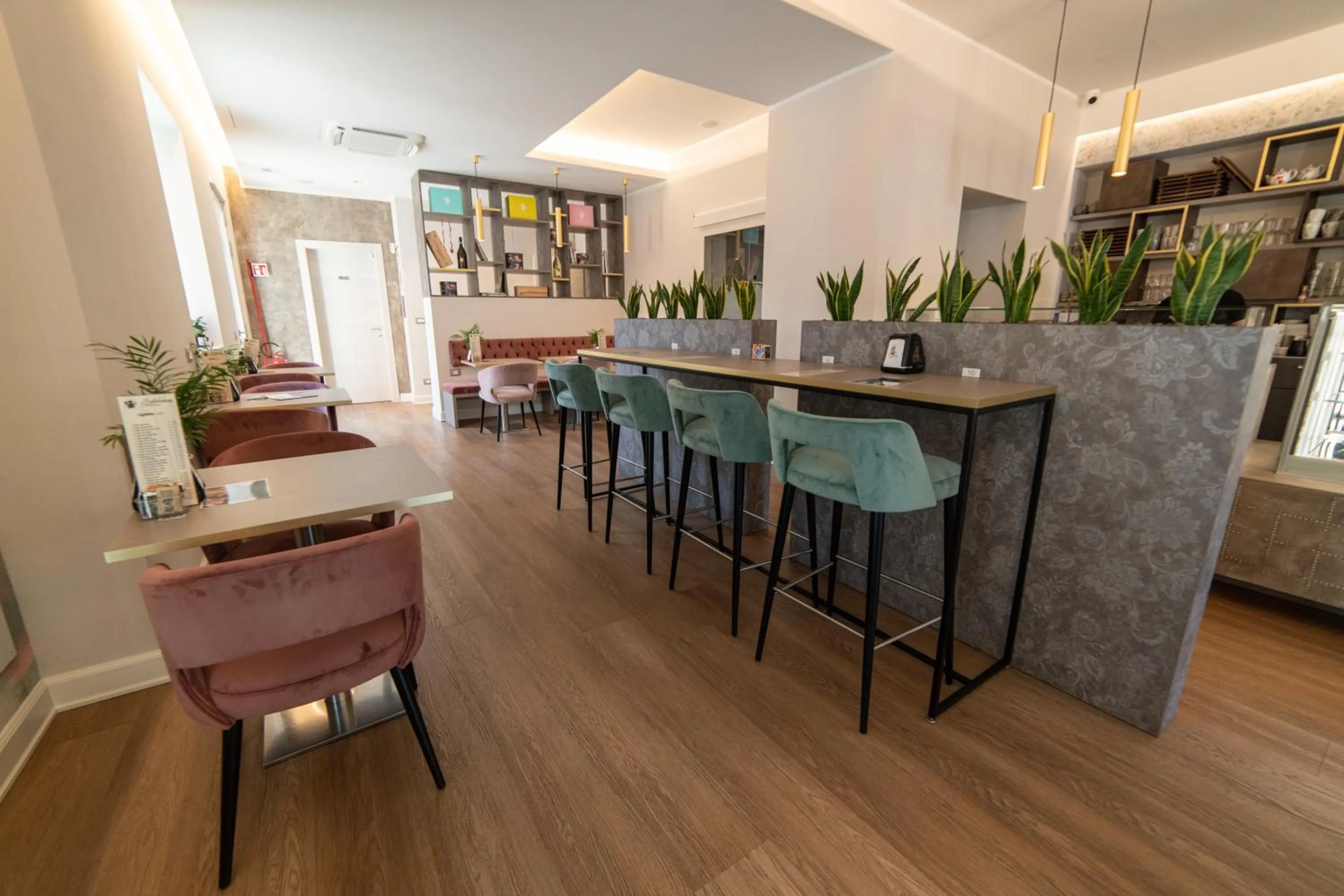 Restaurant/places to eat in Hotel Arilica