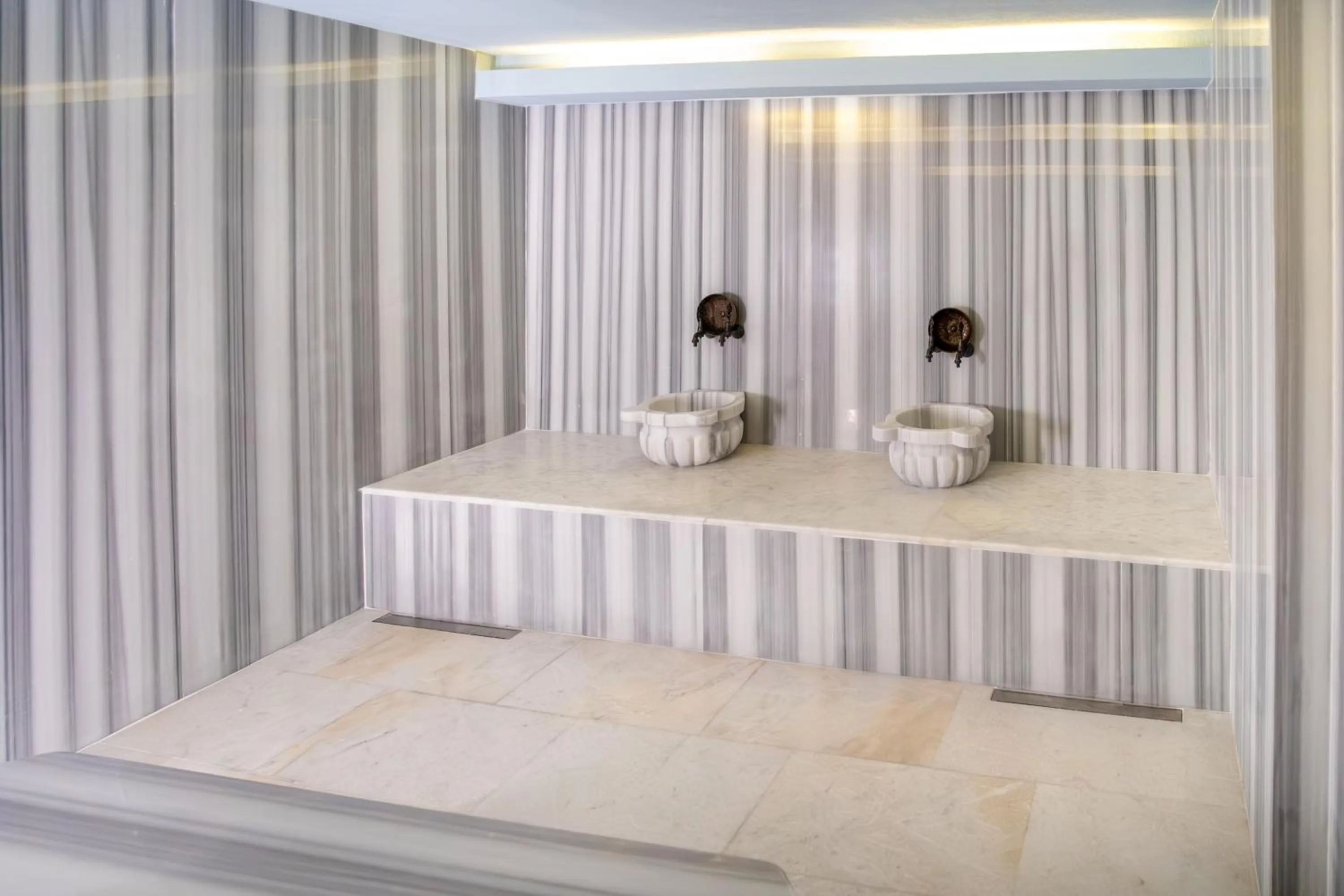 Public Bath in InOne Mucho Selection Hotel