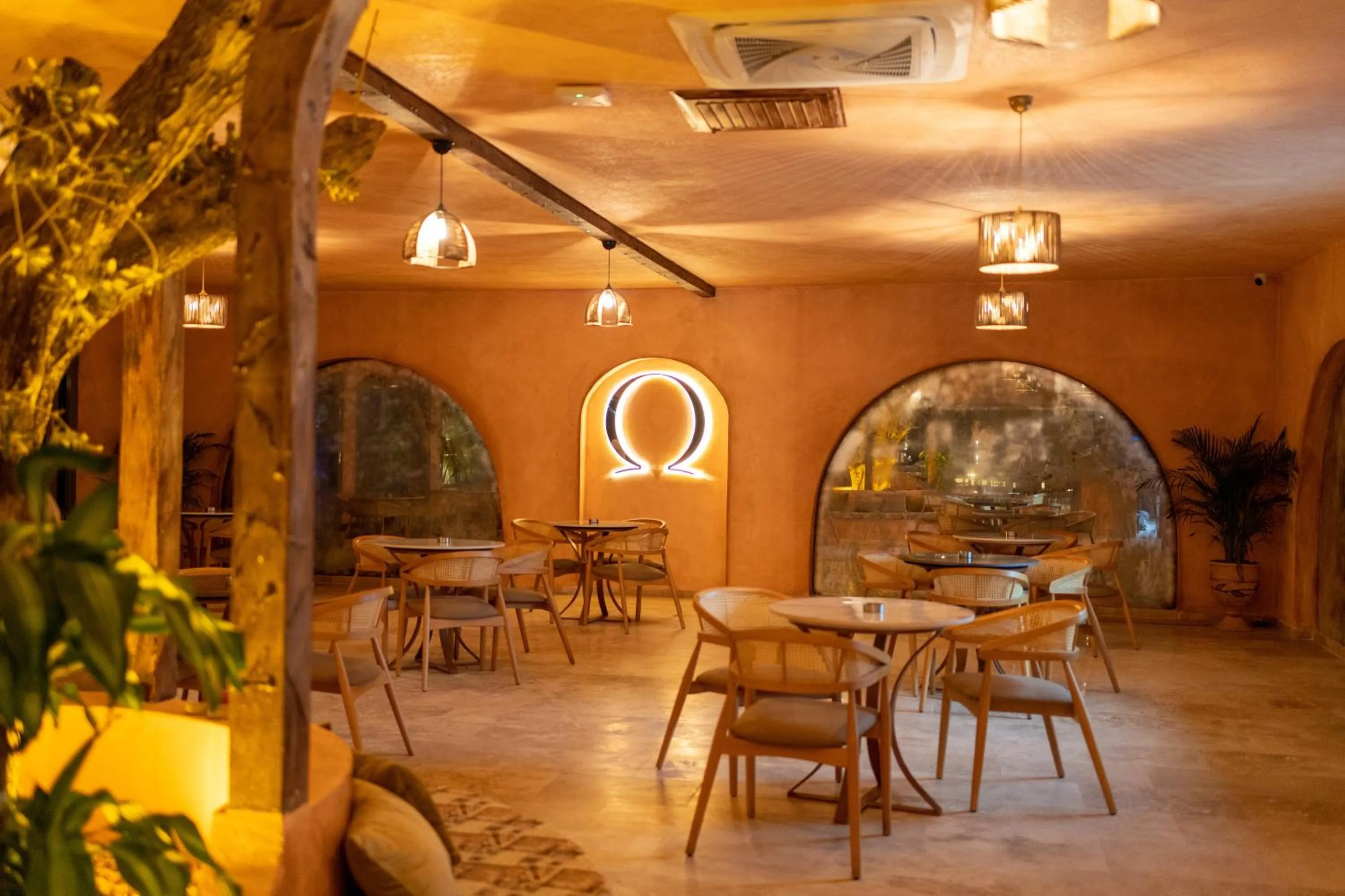 Restaurant/places to eat in InOne Mucho Selection Hotel