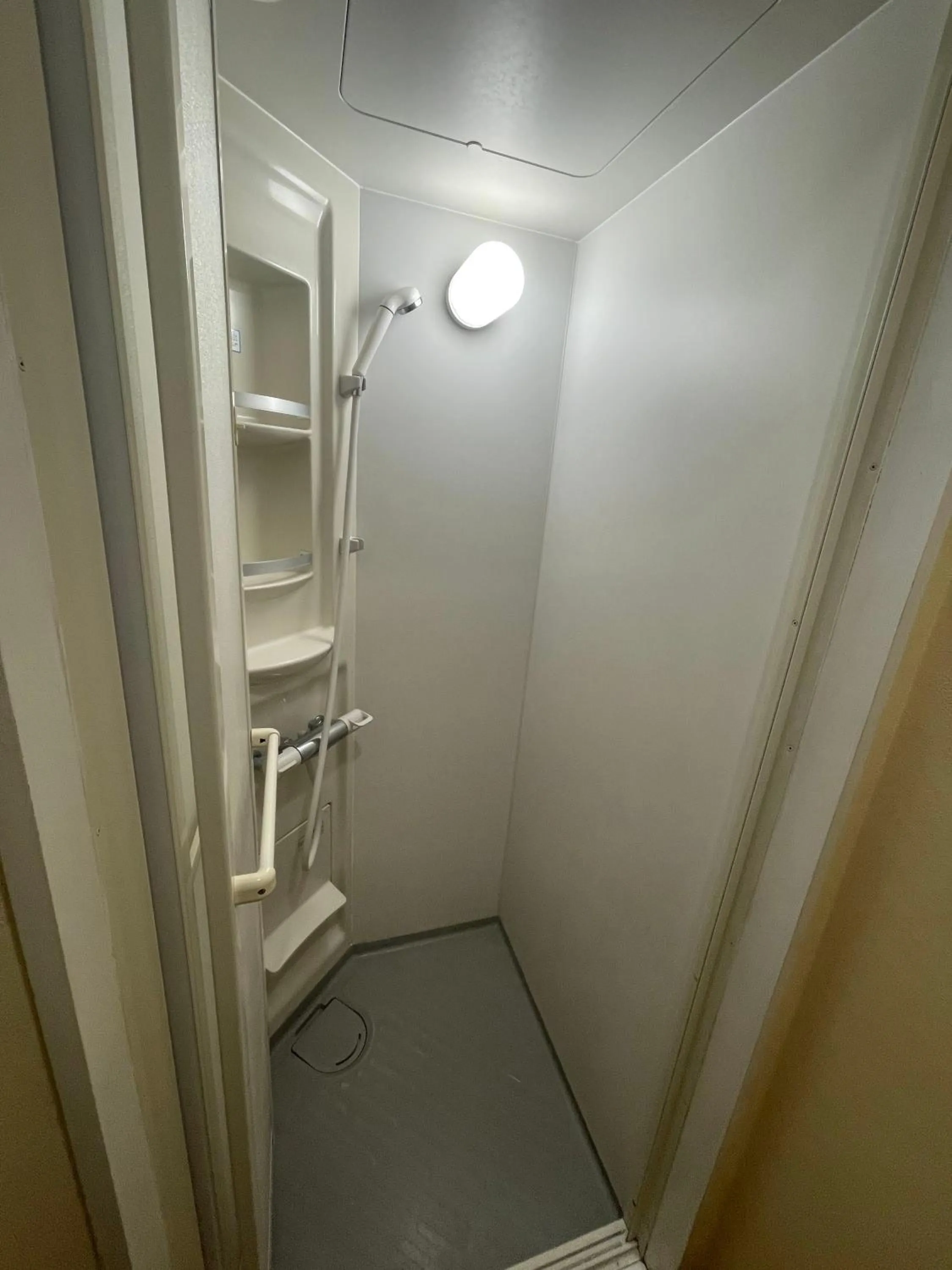 Shower in TenTen Guesthouse in Asakusa