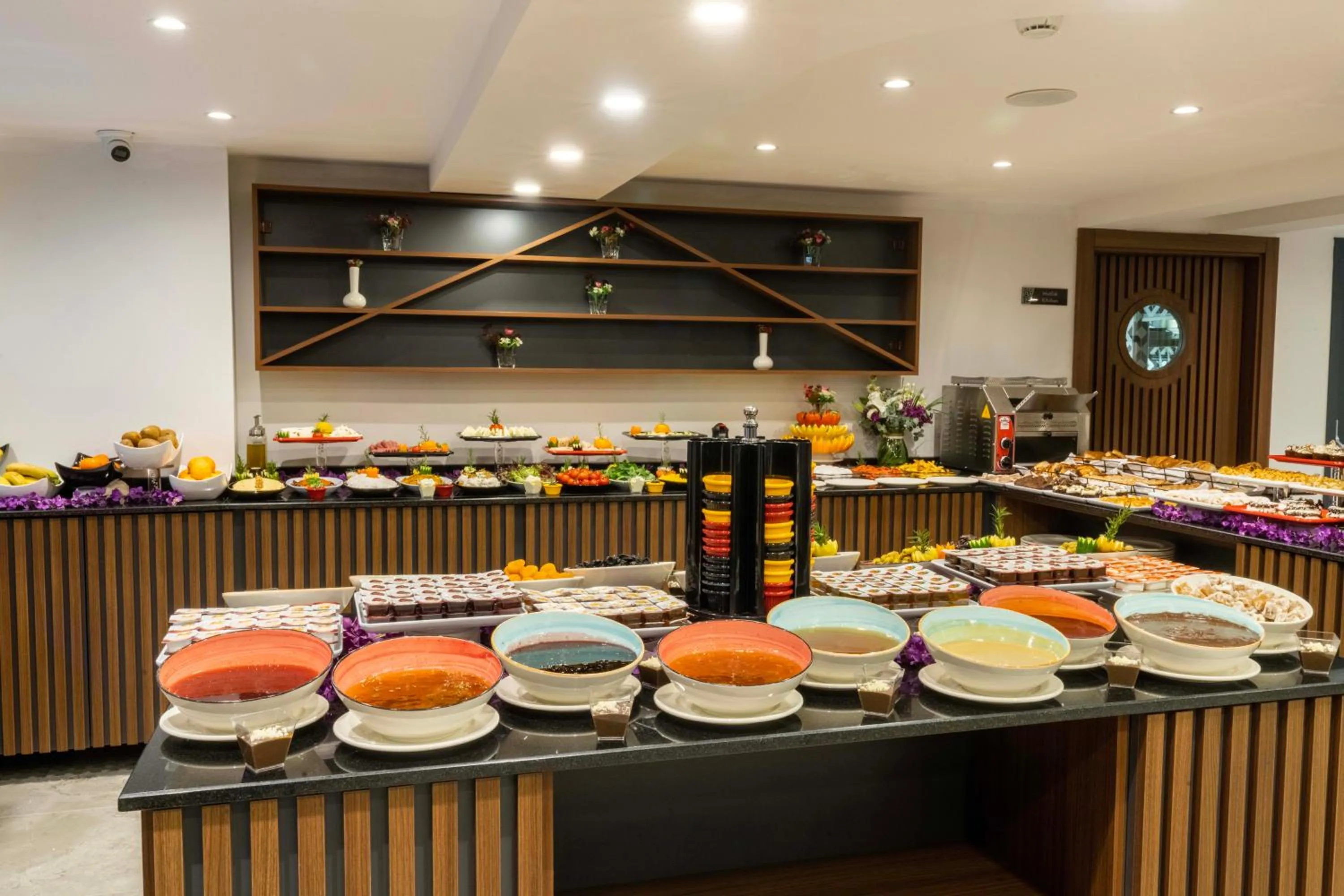 Restaurant/places to eat in THE BOSFOR HOTEL