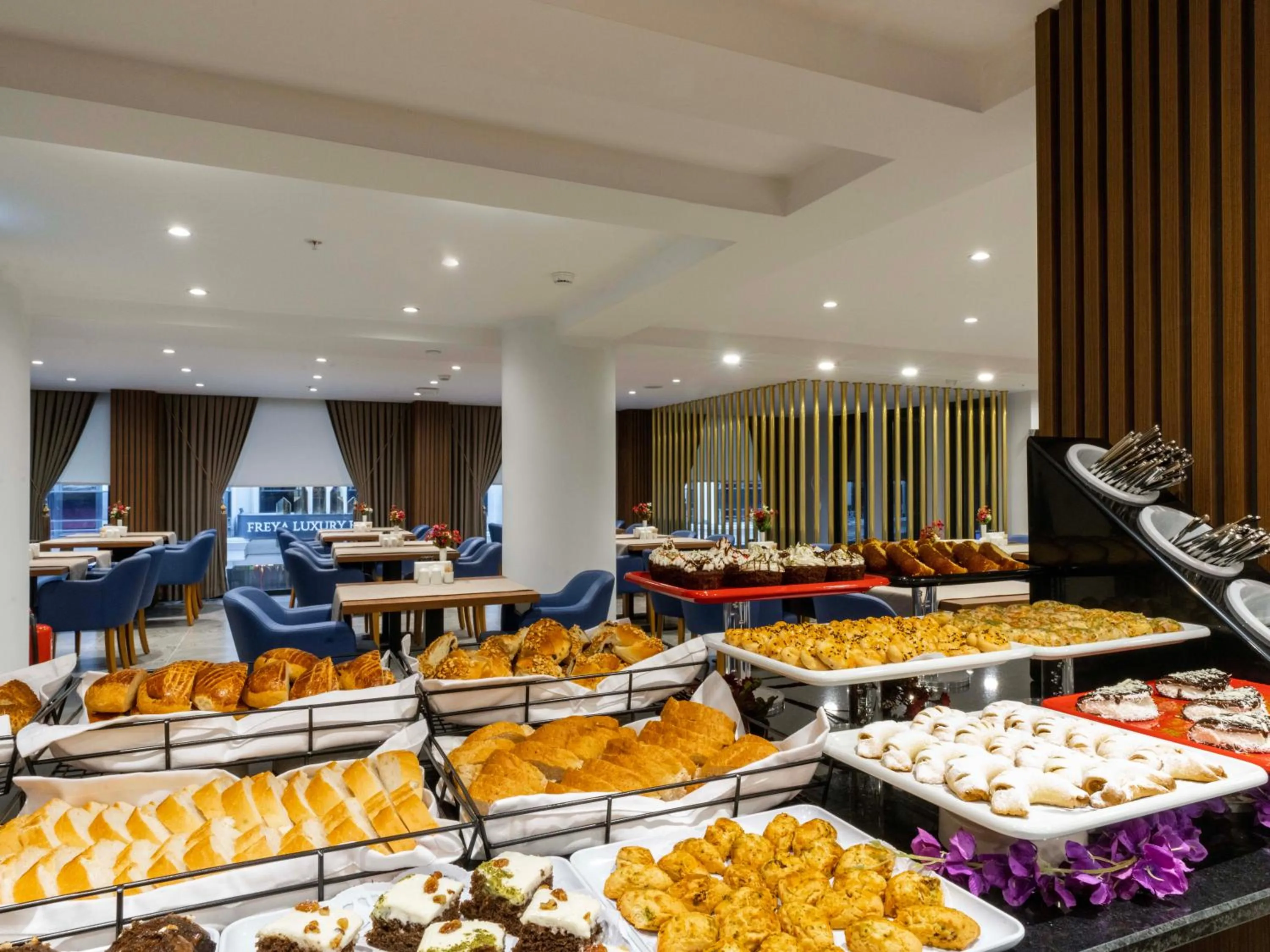 Restaurant/places to eat in THE BOSFOR HOTEL