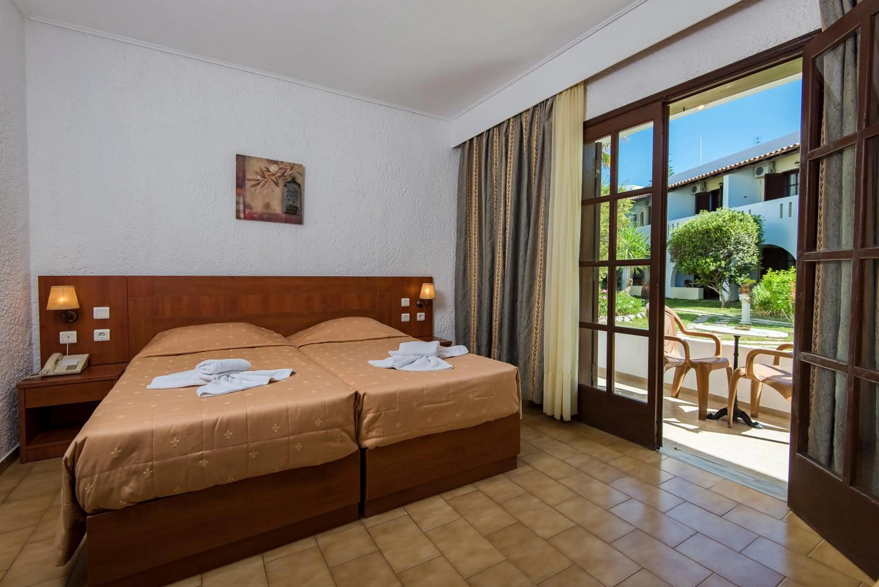 Photo of the whole room, Bed in Gaia Garden