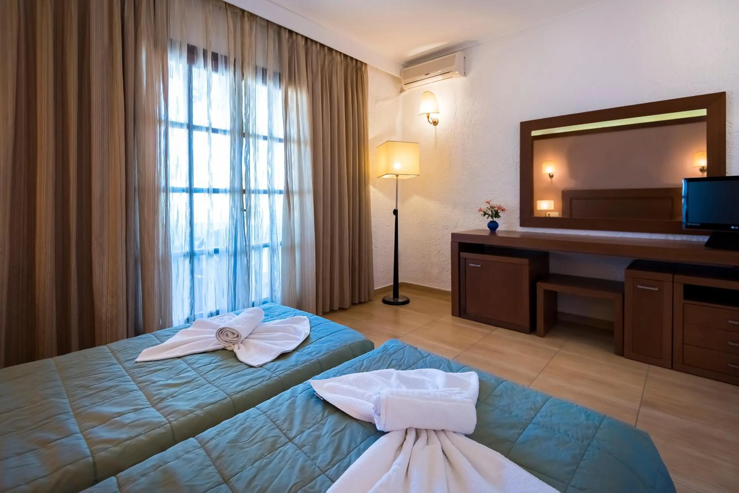 Bedroom, Bed in Gaia Garden