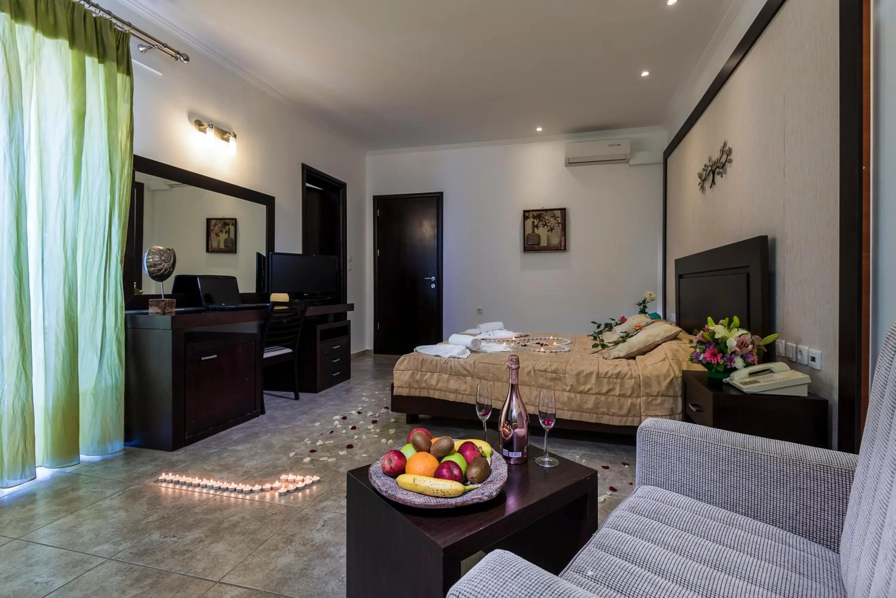 Photo of the whole room in Gaia Garden