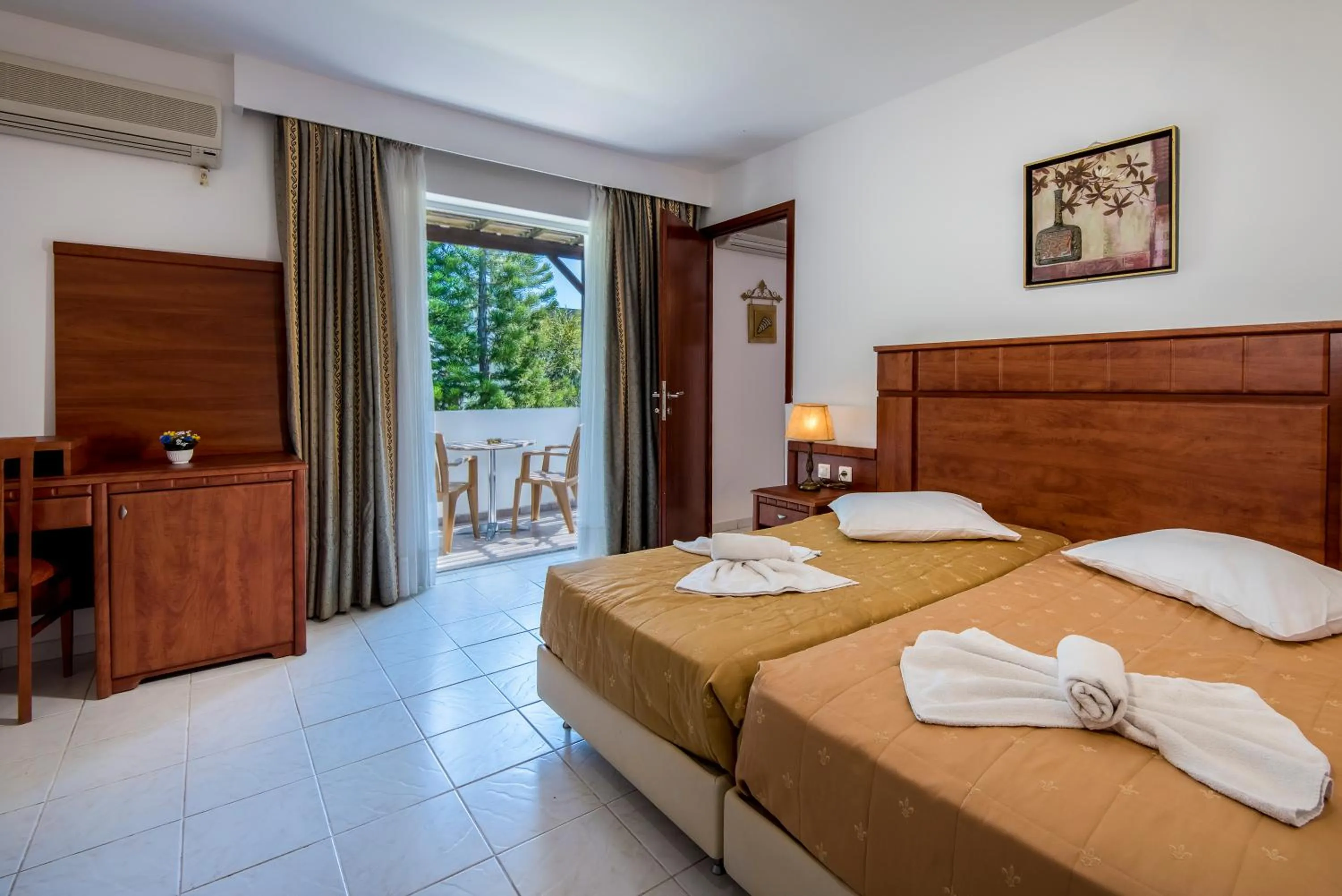 Photo of the whole room, Bed in Gaia Garden