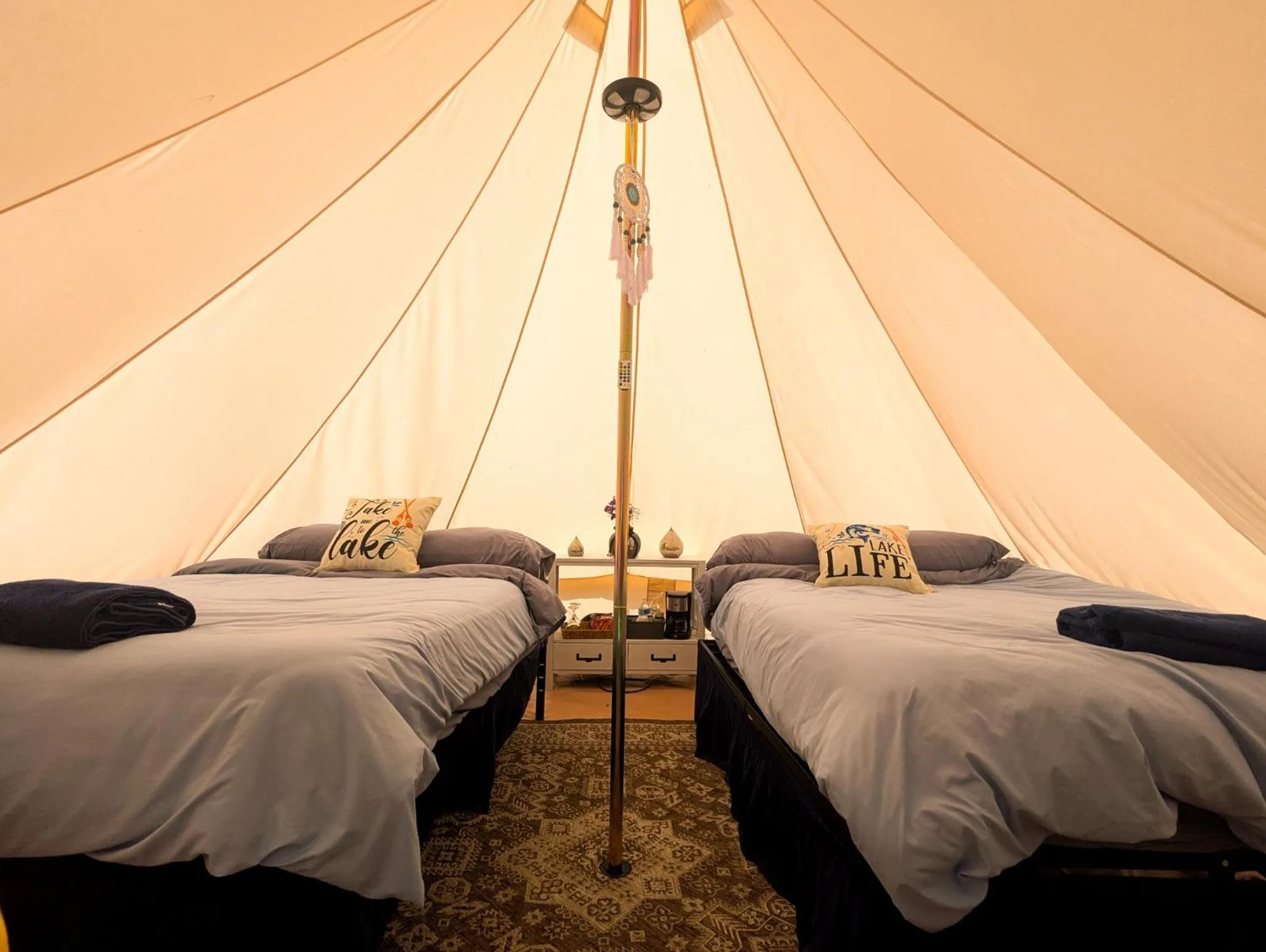 Bed in Bells Marina & Fishing Resort - Santee Lake Marion by I95 - Family Adventure, Pets on Request!