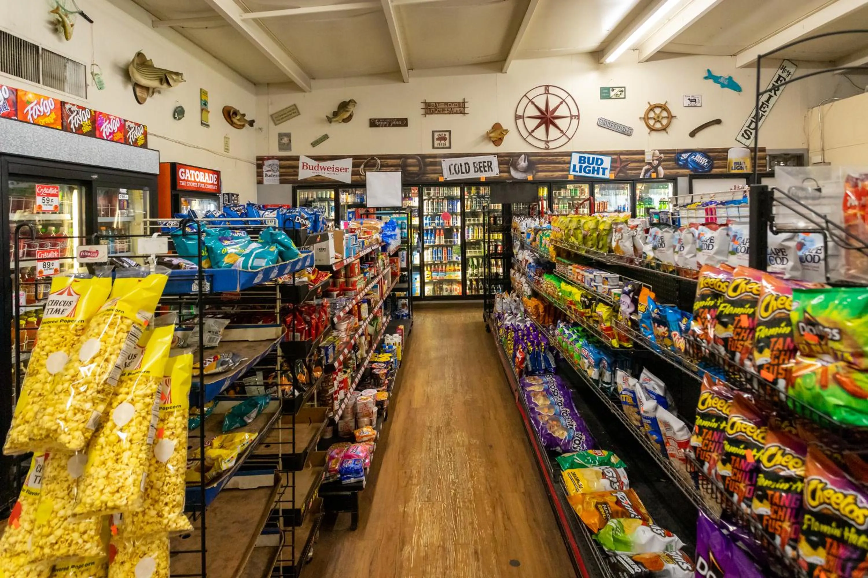 Supermarket/grocery shop in Bells Marina & Fishing Resort - Santee Lake Marion by I95 - Family Adventure, Pets on Request!