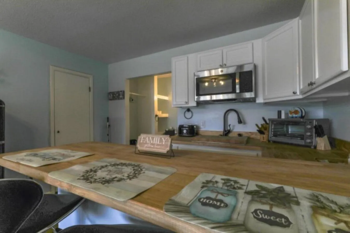 Coffee/tea facilities in Bells Marina & Fishing Resort - Santee Lake Marion by I95 - Family Adventure, Pets on Request!