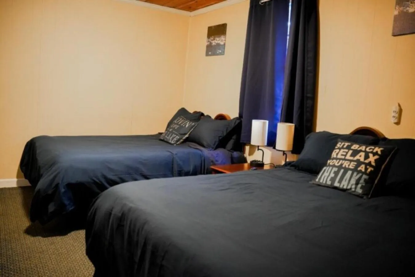 Bed in Bells Marina & Fishing Resort - Santee Lake Marion by I95 - Family Adventure, Pets on Request!