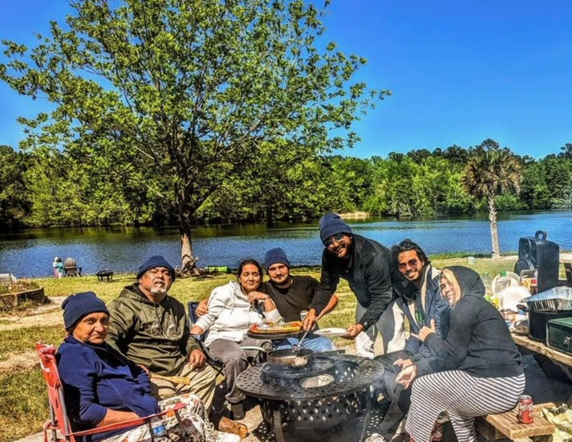 BBQ facilities in Bells Marina & Fishing Resort - Santee Lake Marion by I95 - Family Adventure, Pets on Request!