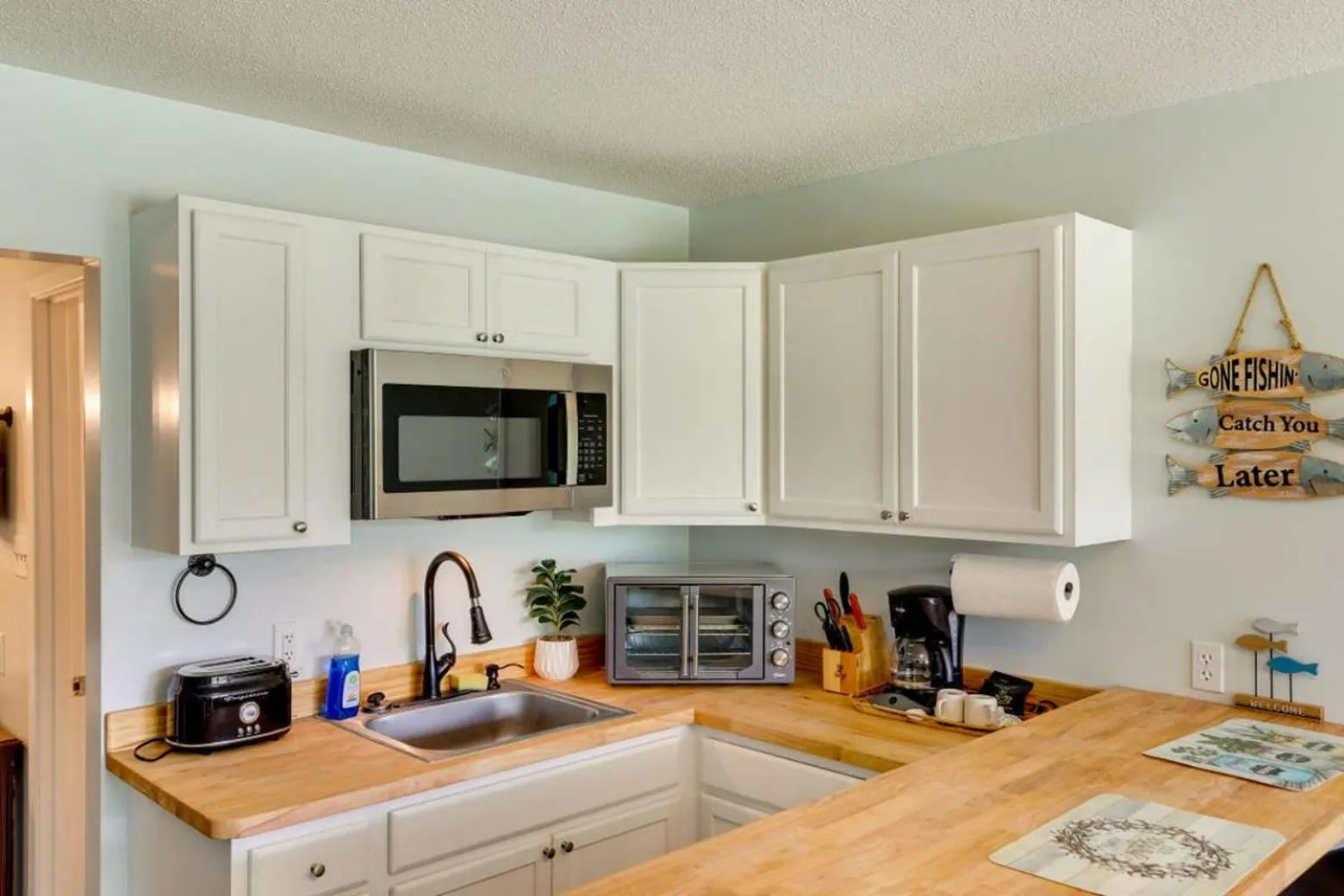 Coffee/tea facilities in Bells Marina & Fishing Resort - Santee Lake Marion by I95 - Family Adventure, Pets on Request!