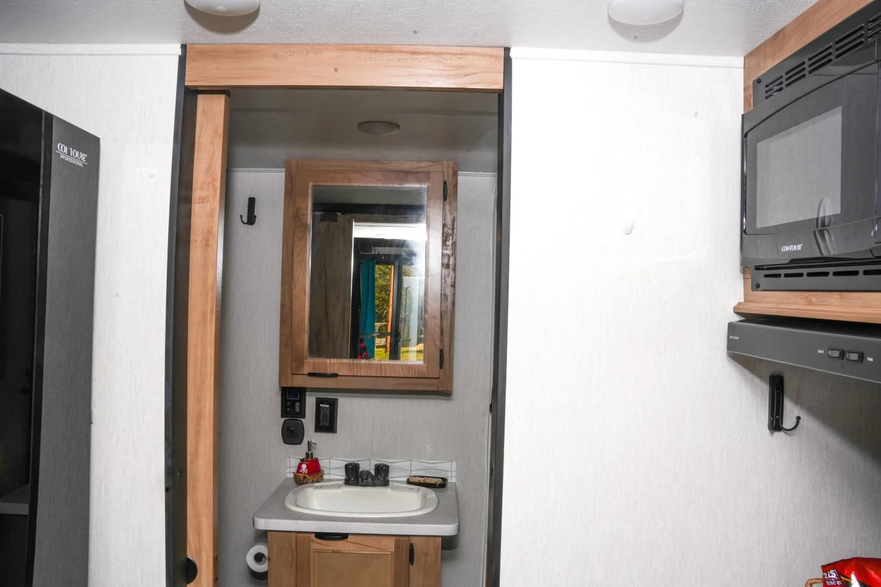 Bathroom in Bells Marina & Fishing Resort - Santee Lake Marion by I95 - Family Adventure, Pets on Request!