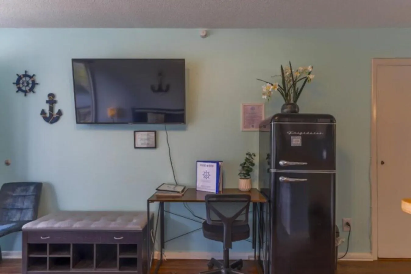 TV and multimedia in Bells Marina & Fishing Resort - Santee Lake Marion by I95 - Family Adventure, Pets on Request!