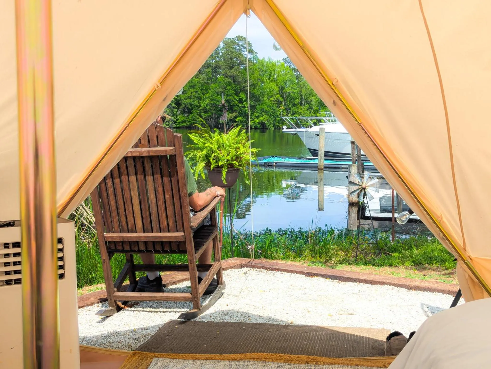 Lake view in Bells Marina & Fishing Resort - Santee Lake Marion by I95 - Family Adventure, Pets on Request!