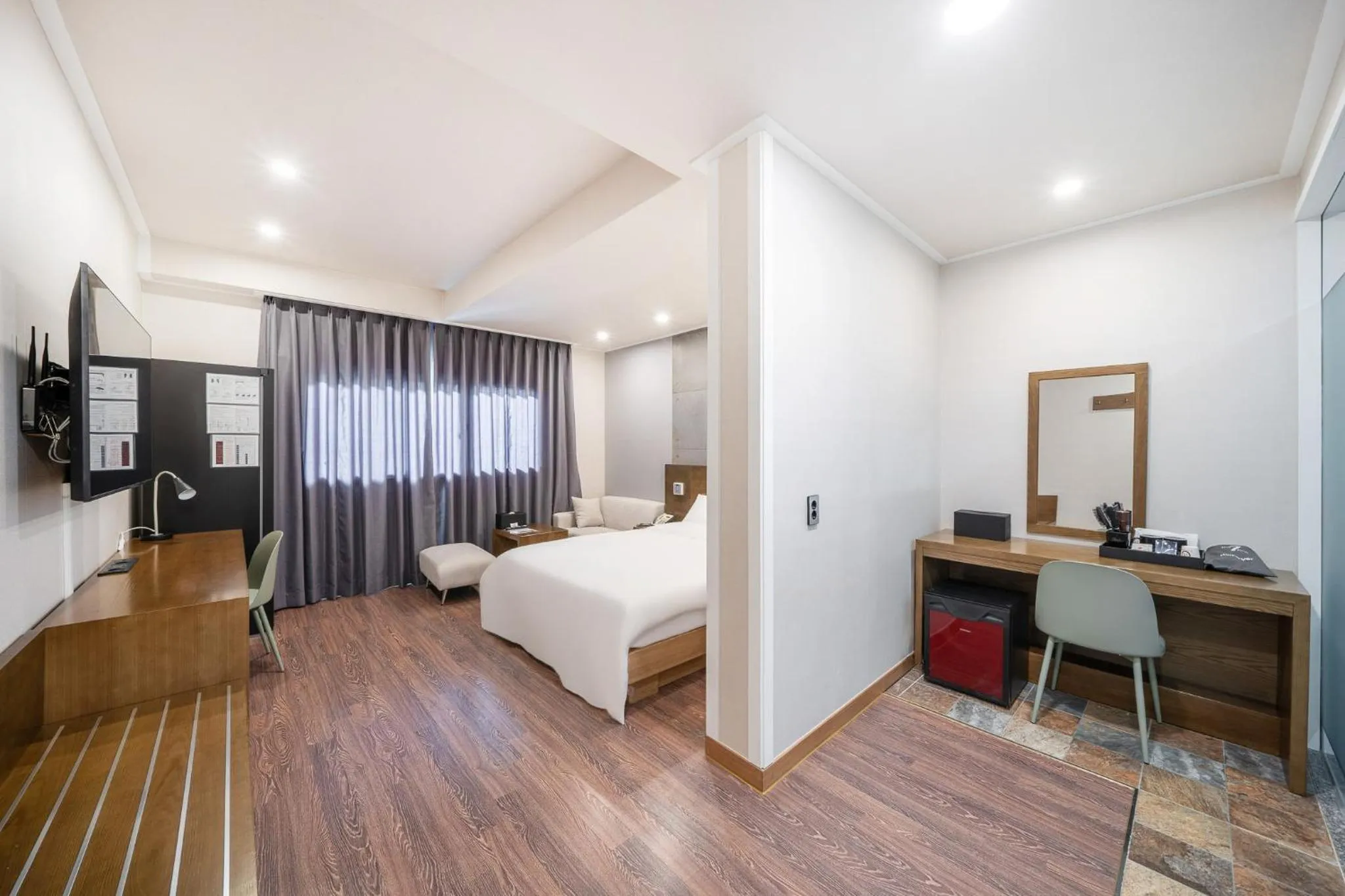 Photo of the whole room, Bed in The 7 Business Hotel