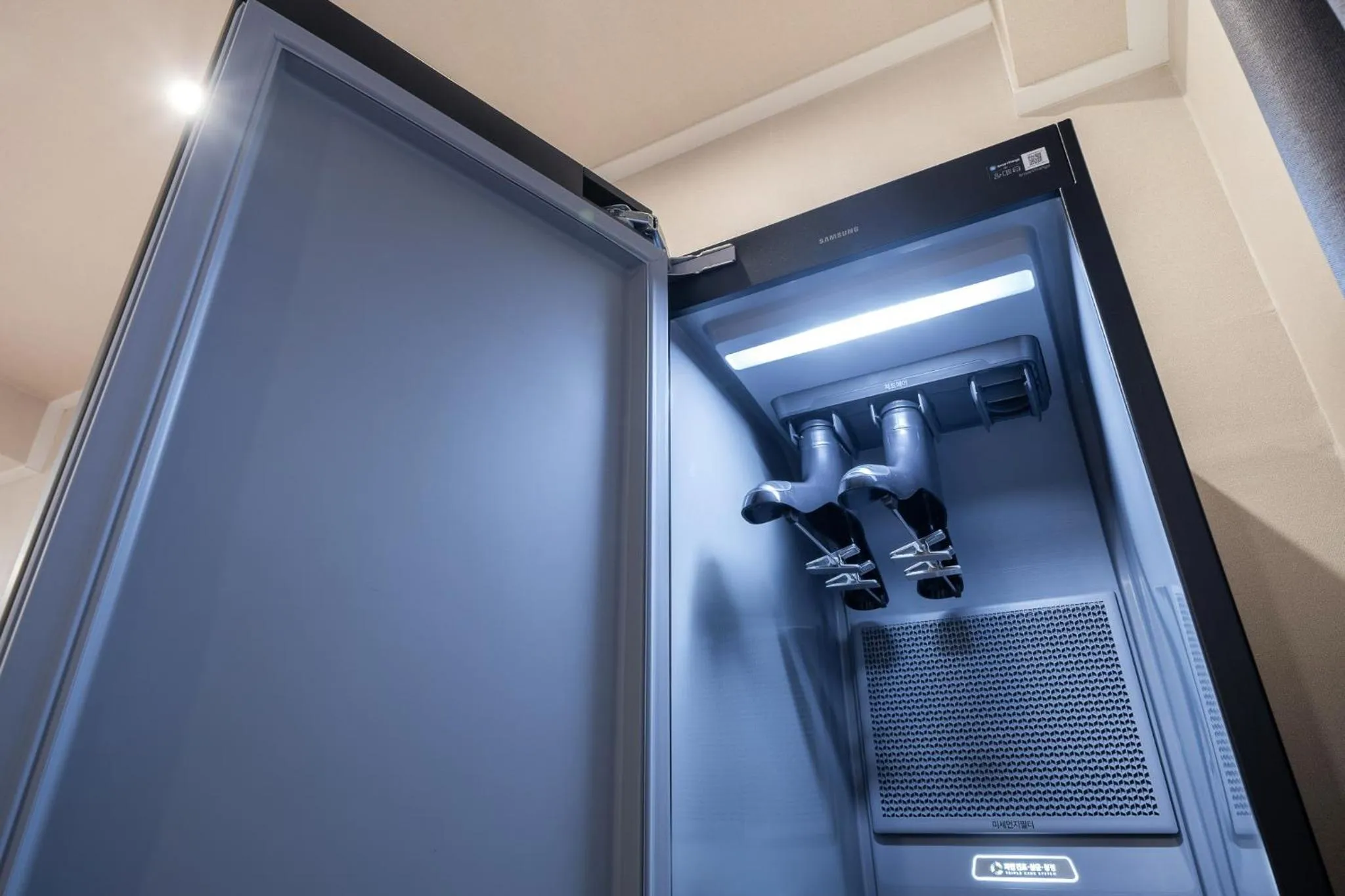 wardrobe in The 7 Business Hotel