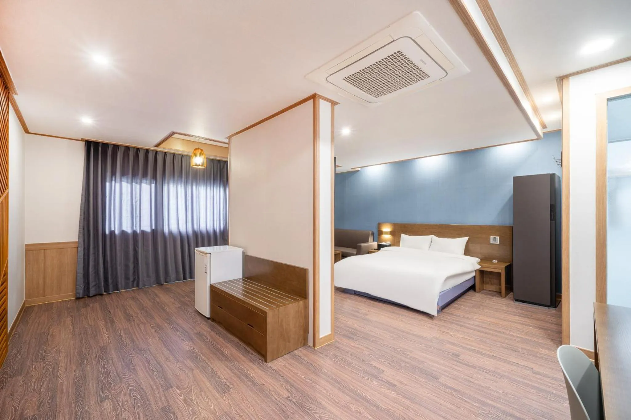 View (from property/room), Bed in The 7 Business Hotel