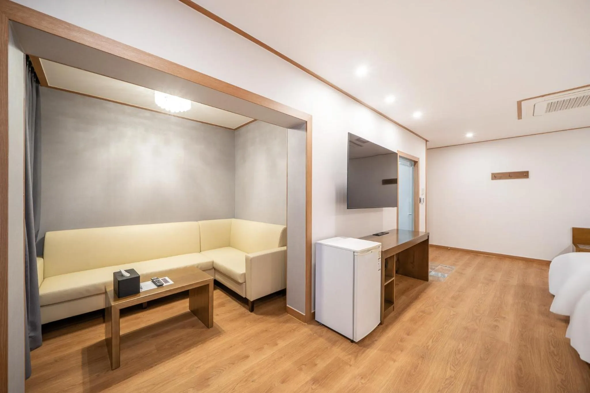 Seating area, Bed in The 7 Business Hotel