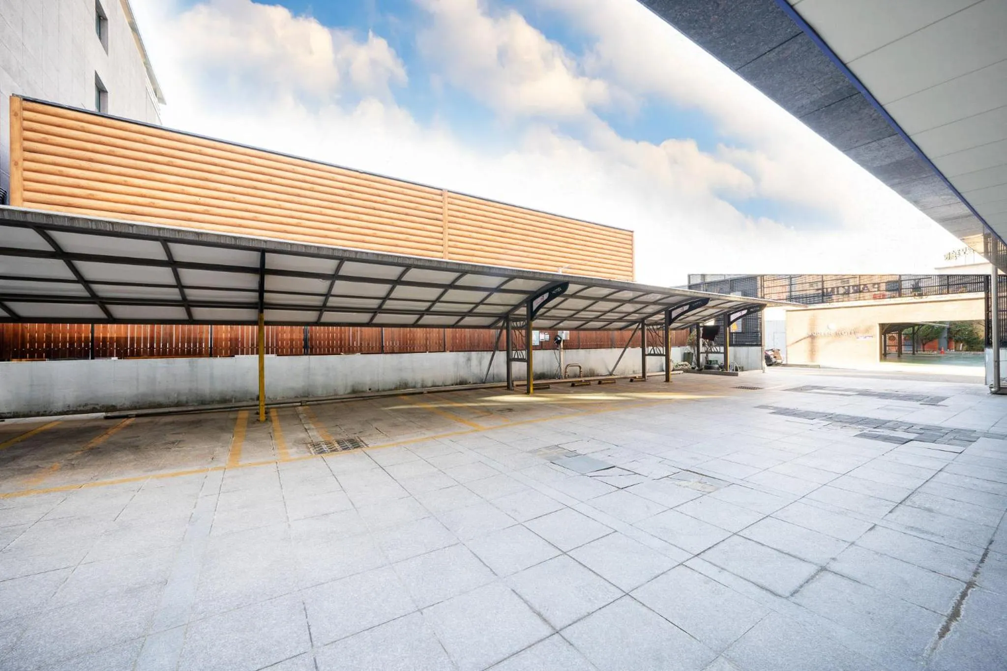 Parking in The 7 Business Hotel