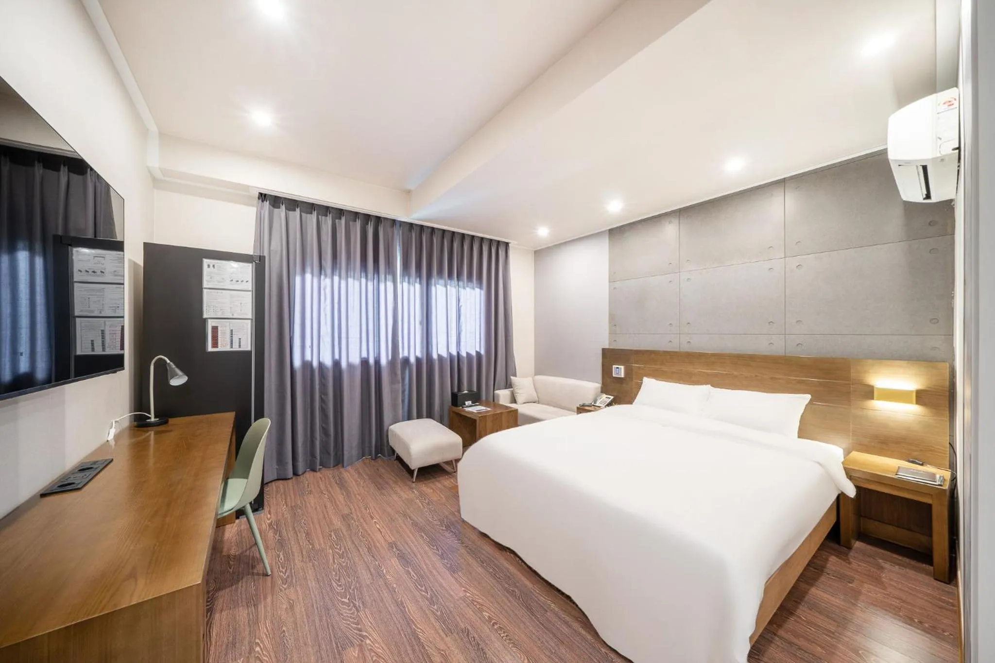 Photo of the whole room, Bed in The 7 Business Hotel