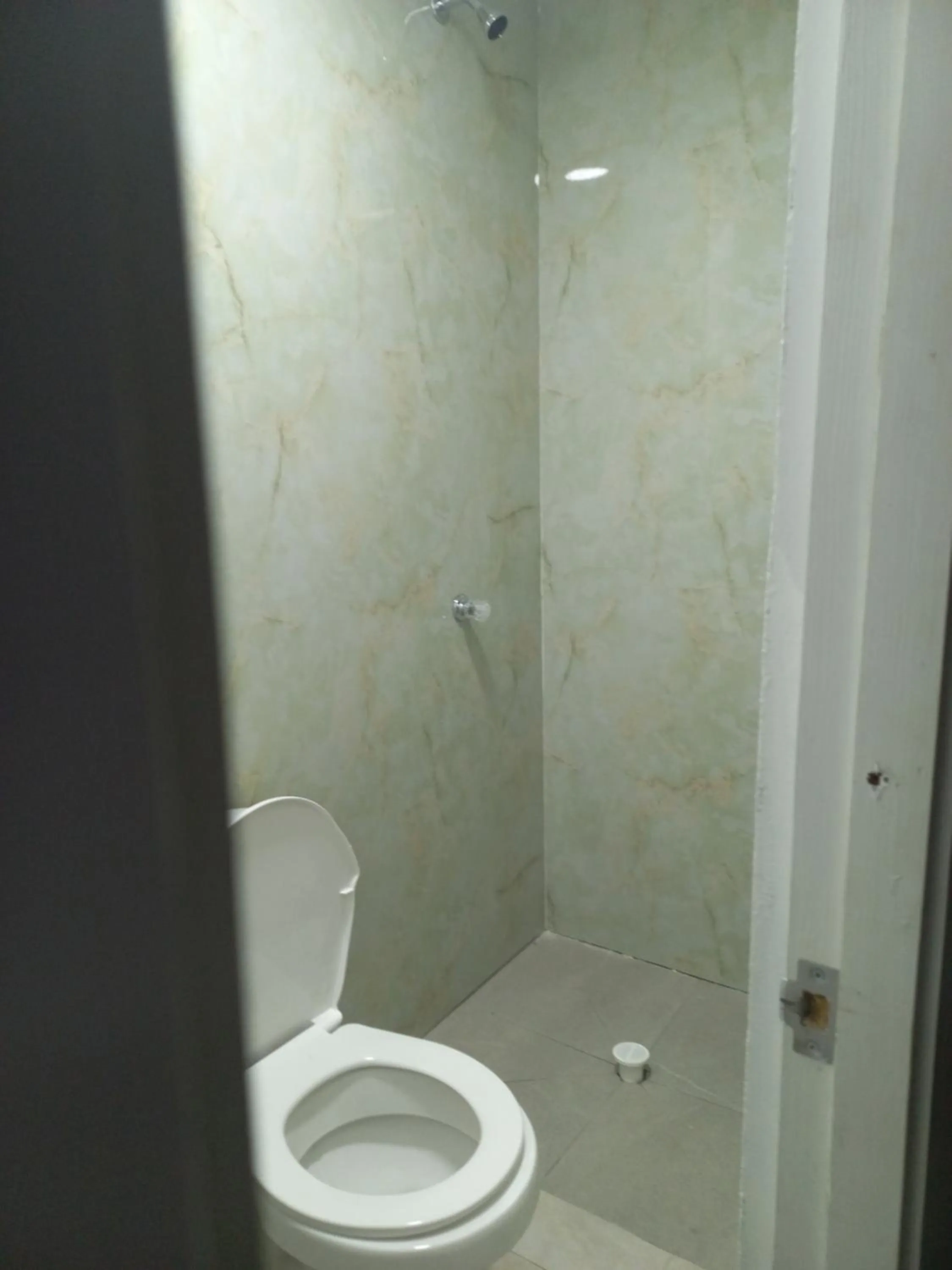 Shower in LODGE ELIZABETH HOUSE