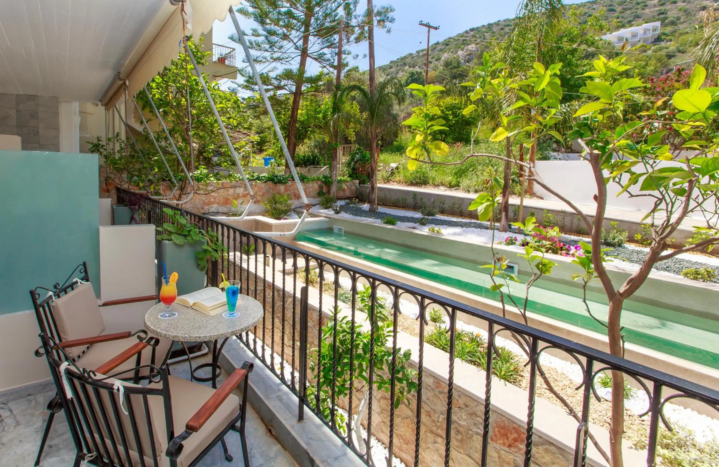 Garden view in JOHN & GEORGE