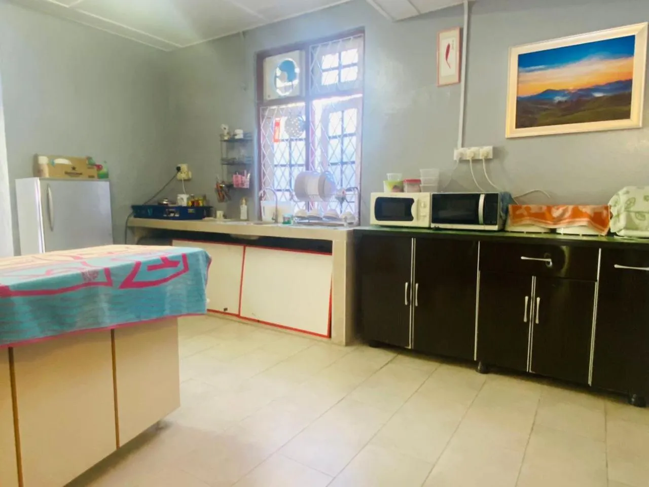 Communal kitchen in Vintage Guesthouse