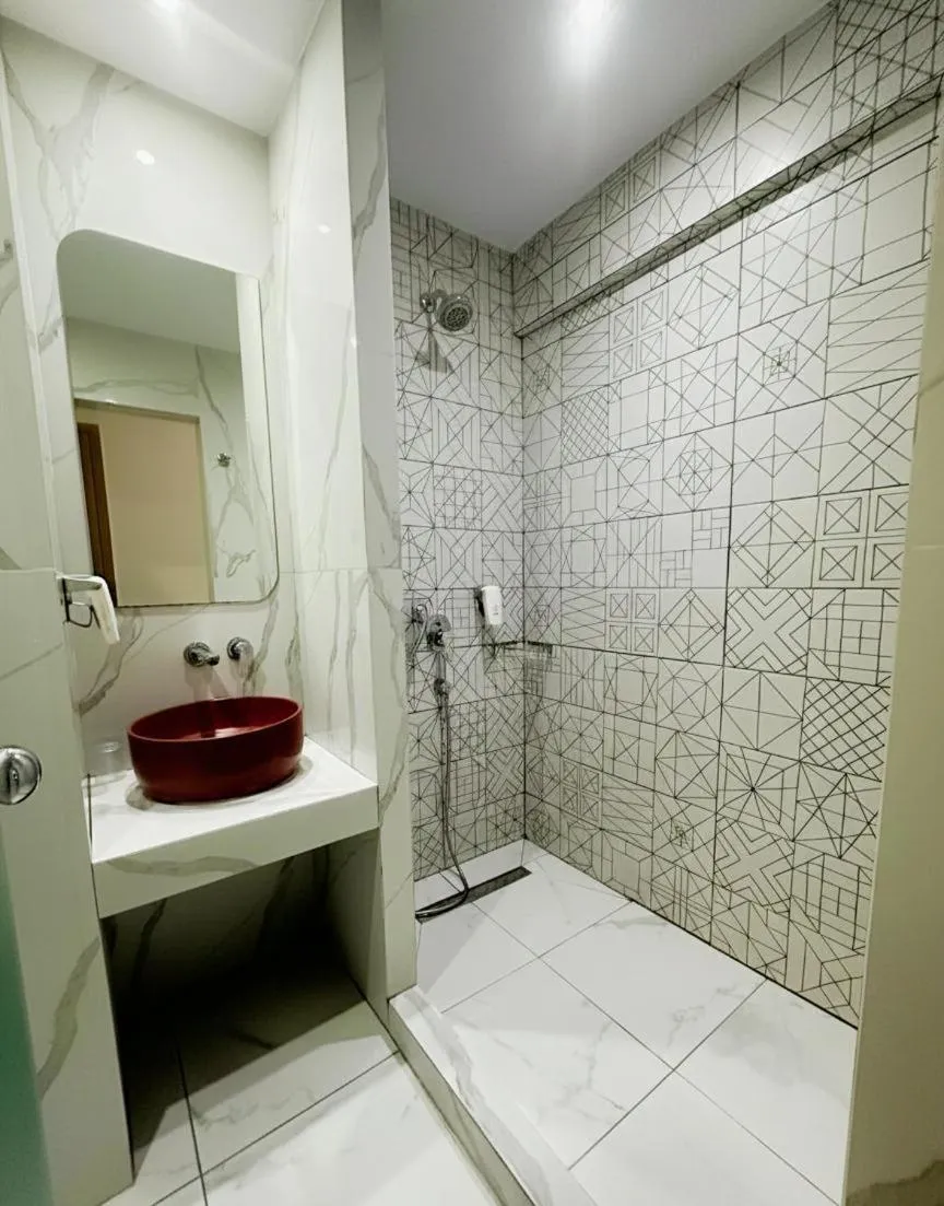 Shower in Rotonda Hotel