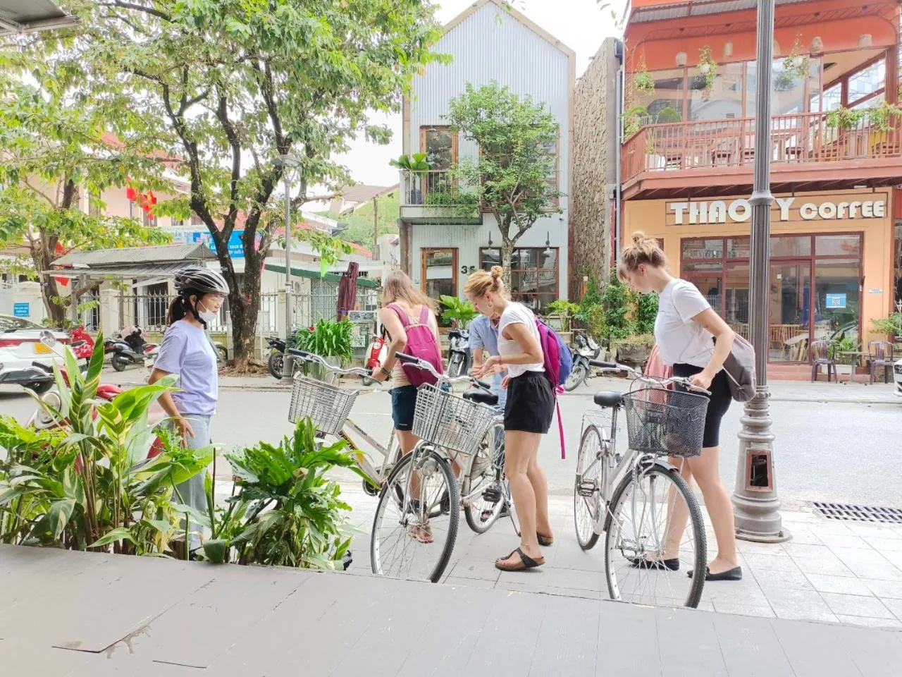 group of guests in Việt Nam Hotel