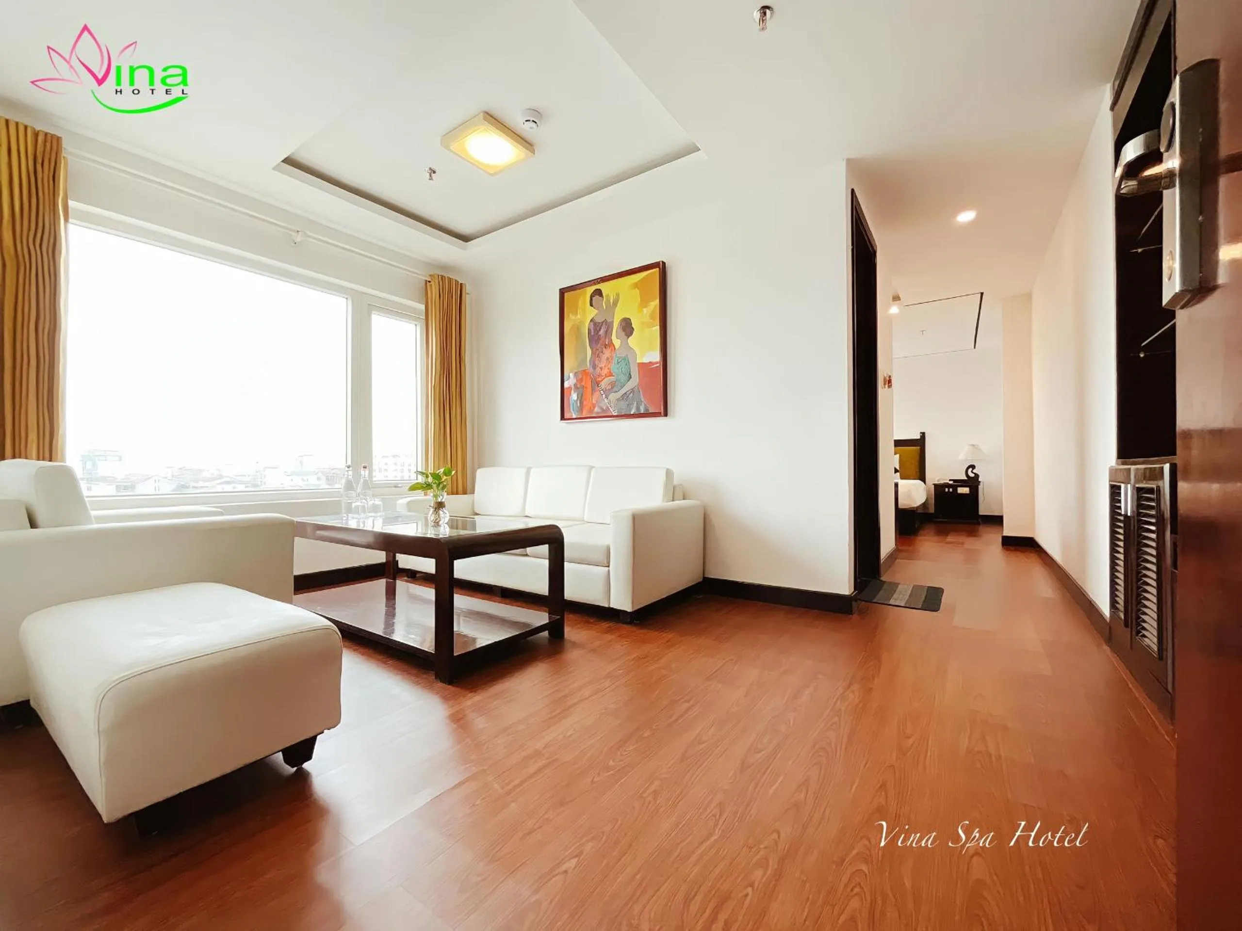 Living room, Bed in Việt Nam Hotel